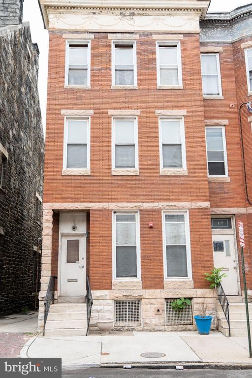 8 N PULASKI STREET