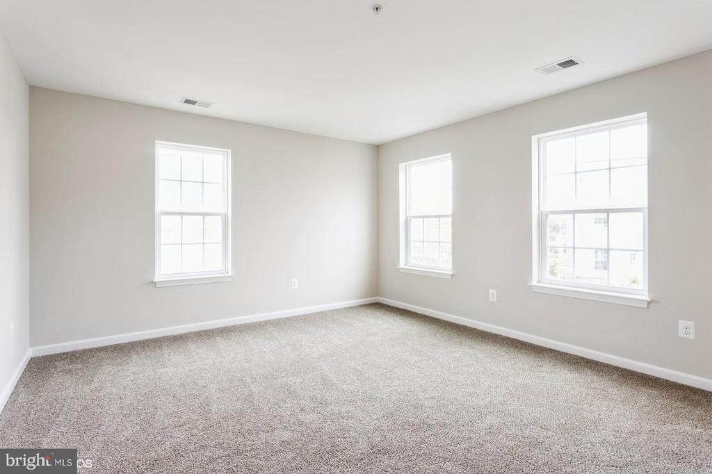 1616 Renaissance Dr