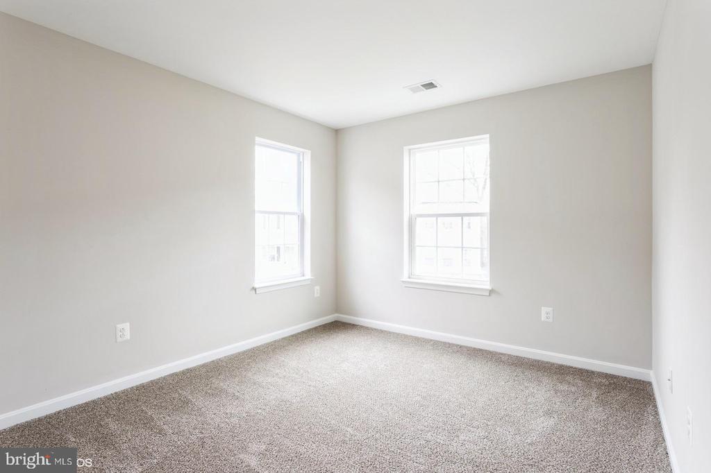 1616 Renaissance Dr