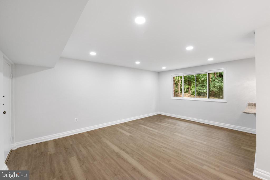 3837 HAMILTON STREET J-102
