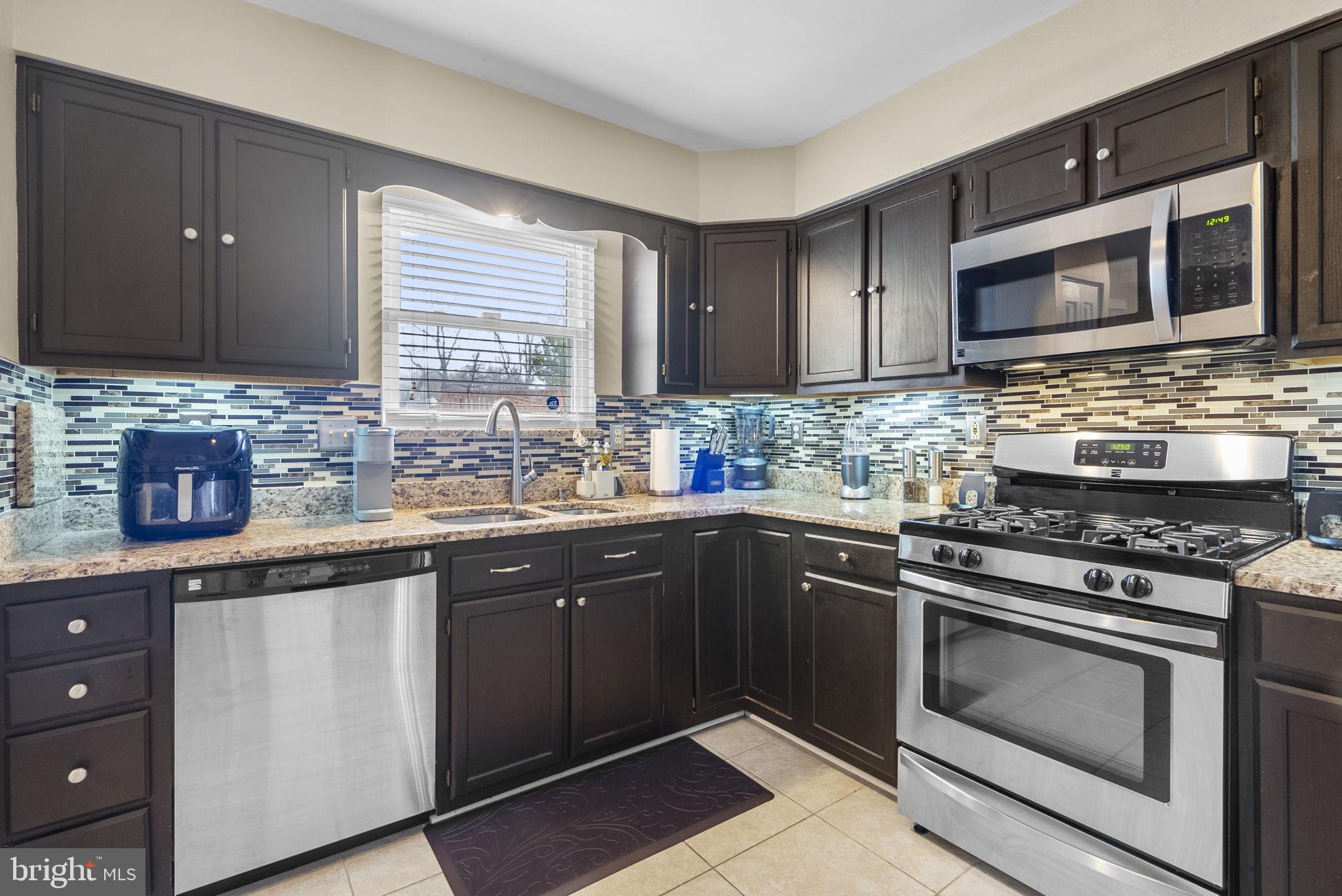 5410 TINKERS CREEK PLACE