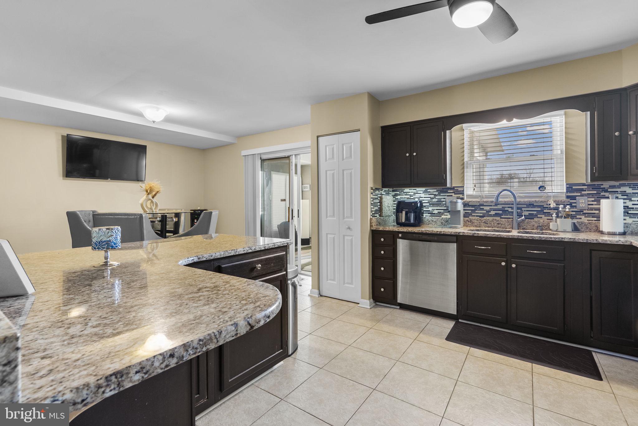 5410 TINKERS CREEK PLACE