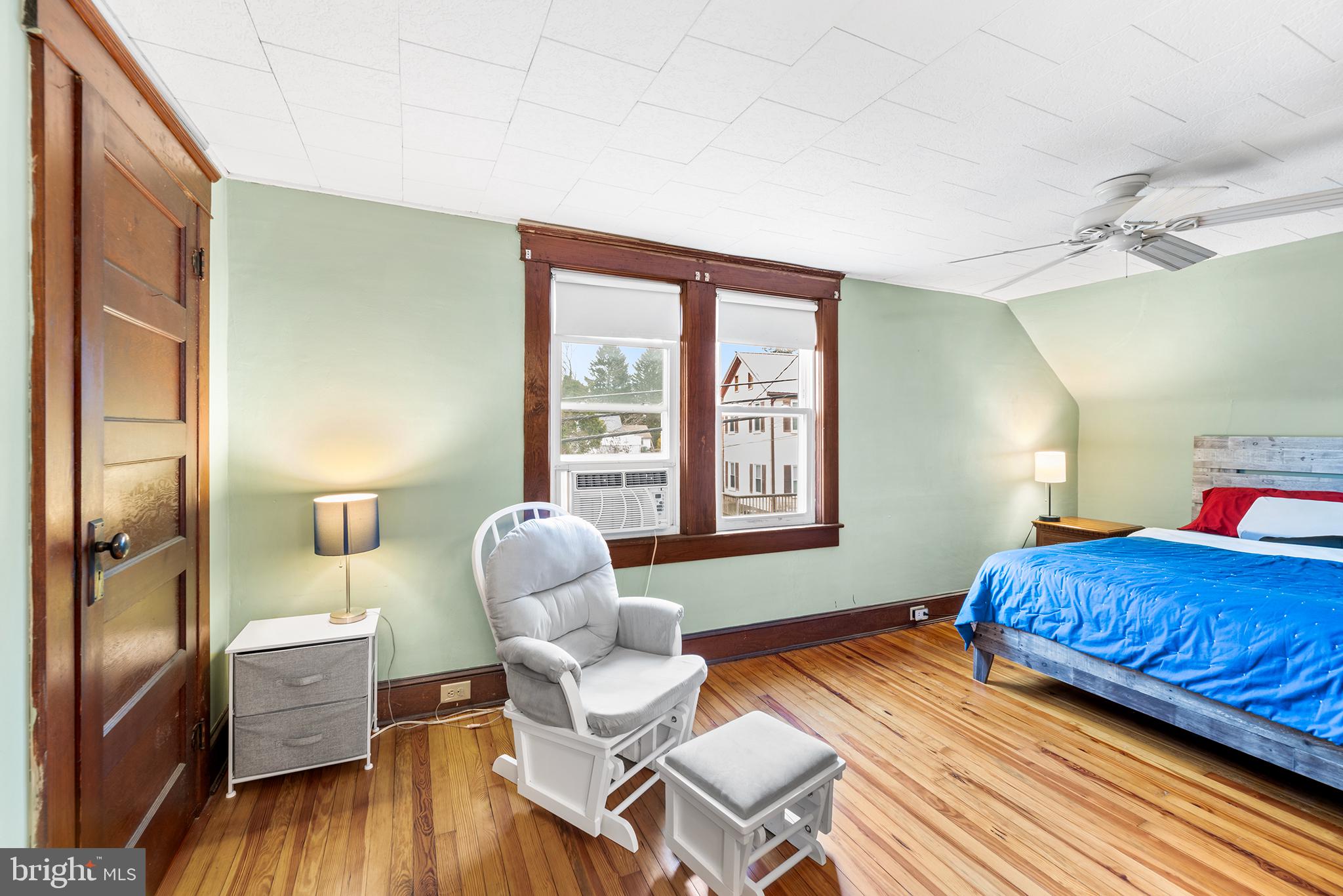 26 W Main St