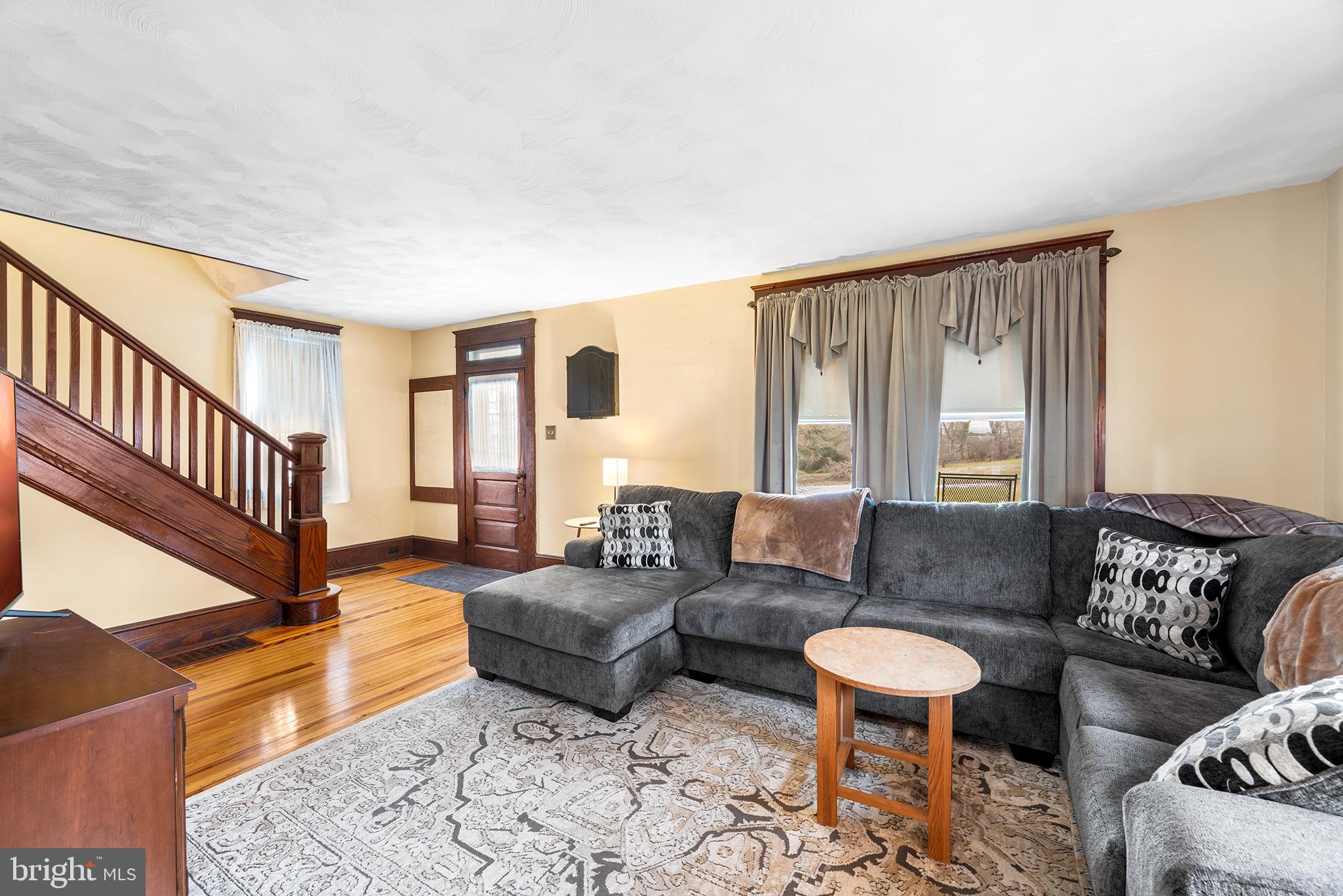 26 W Main St