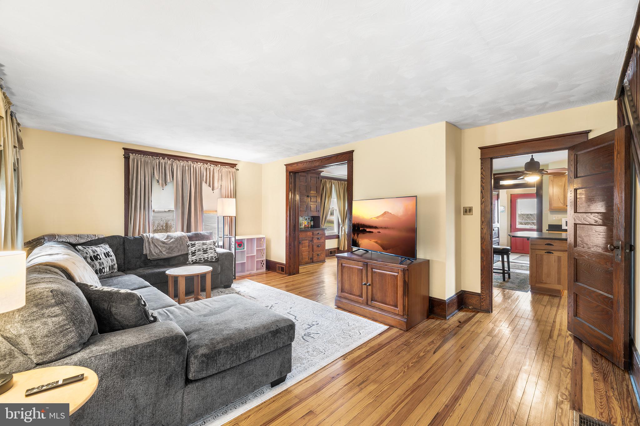 26 W Main St