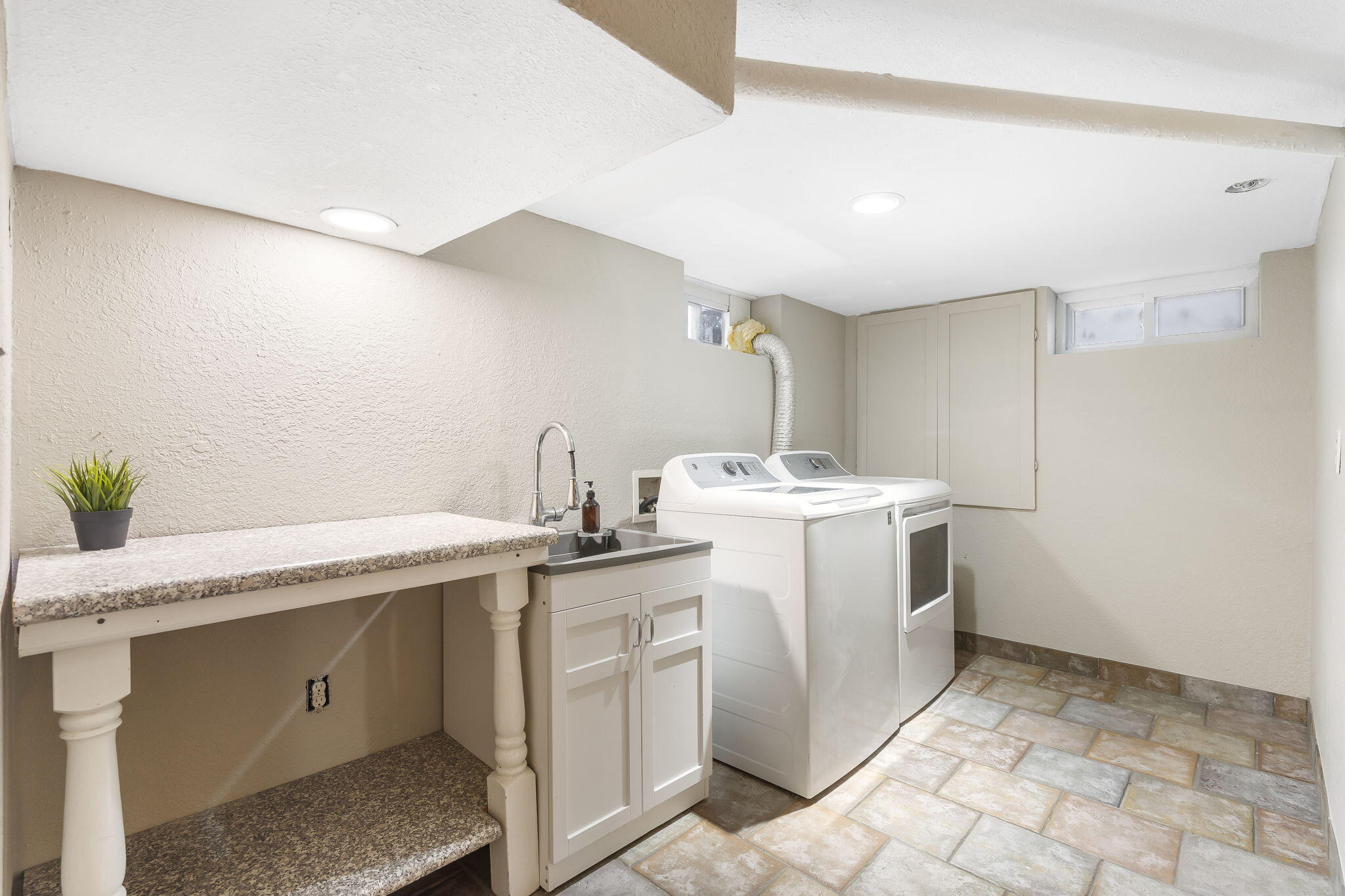 1106 E Seminole Street