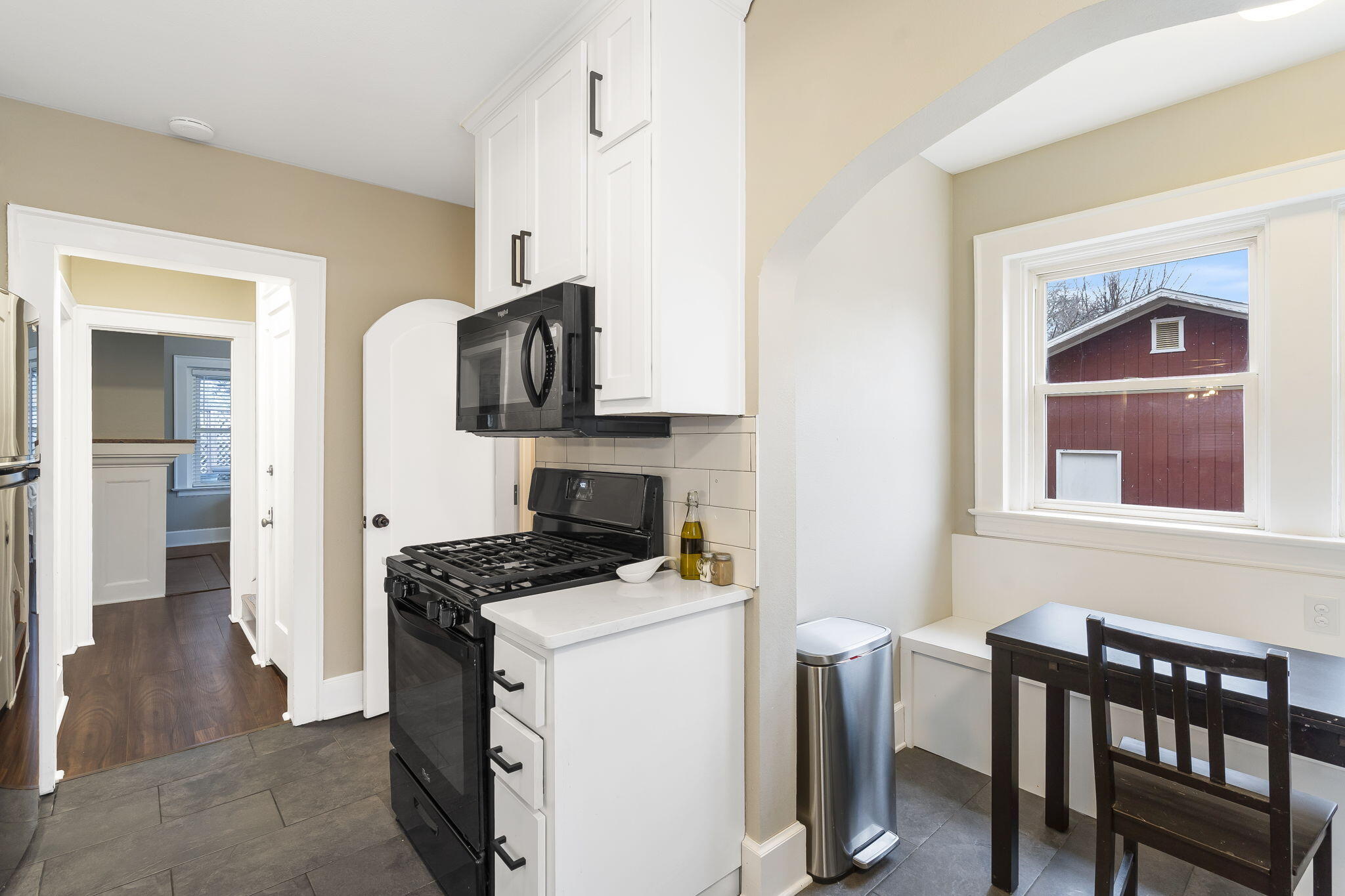 1106 E Seminole Street