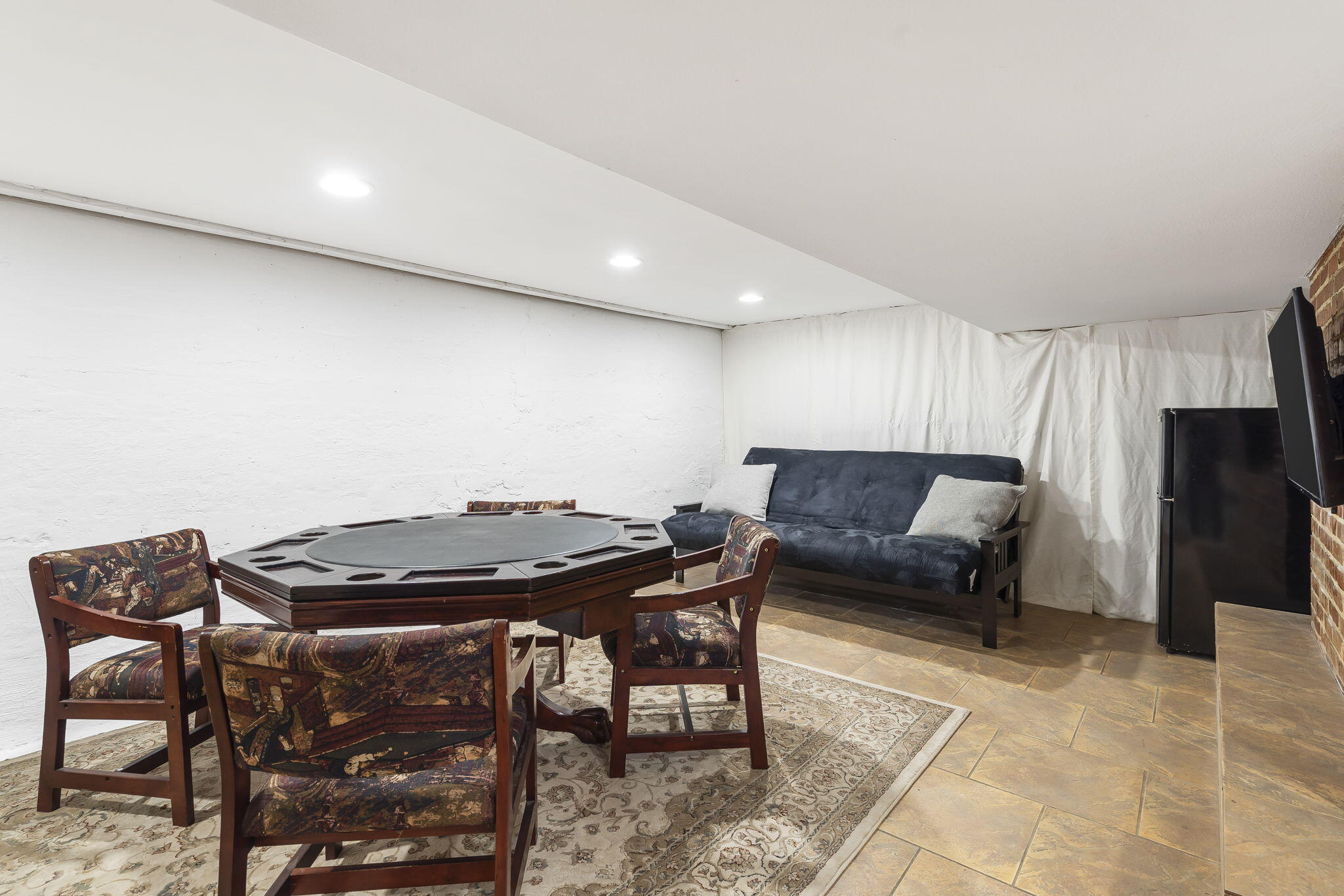 1106 E Seminole Street