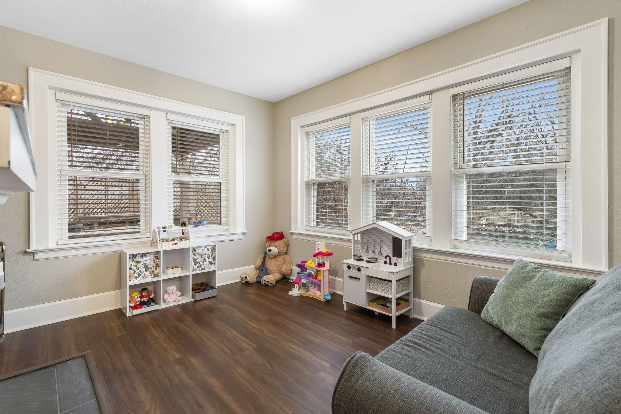 1106 E Seminole Street