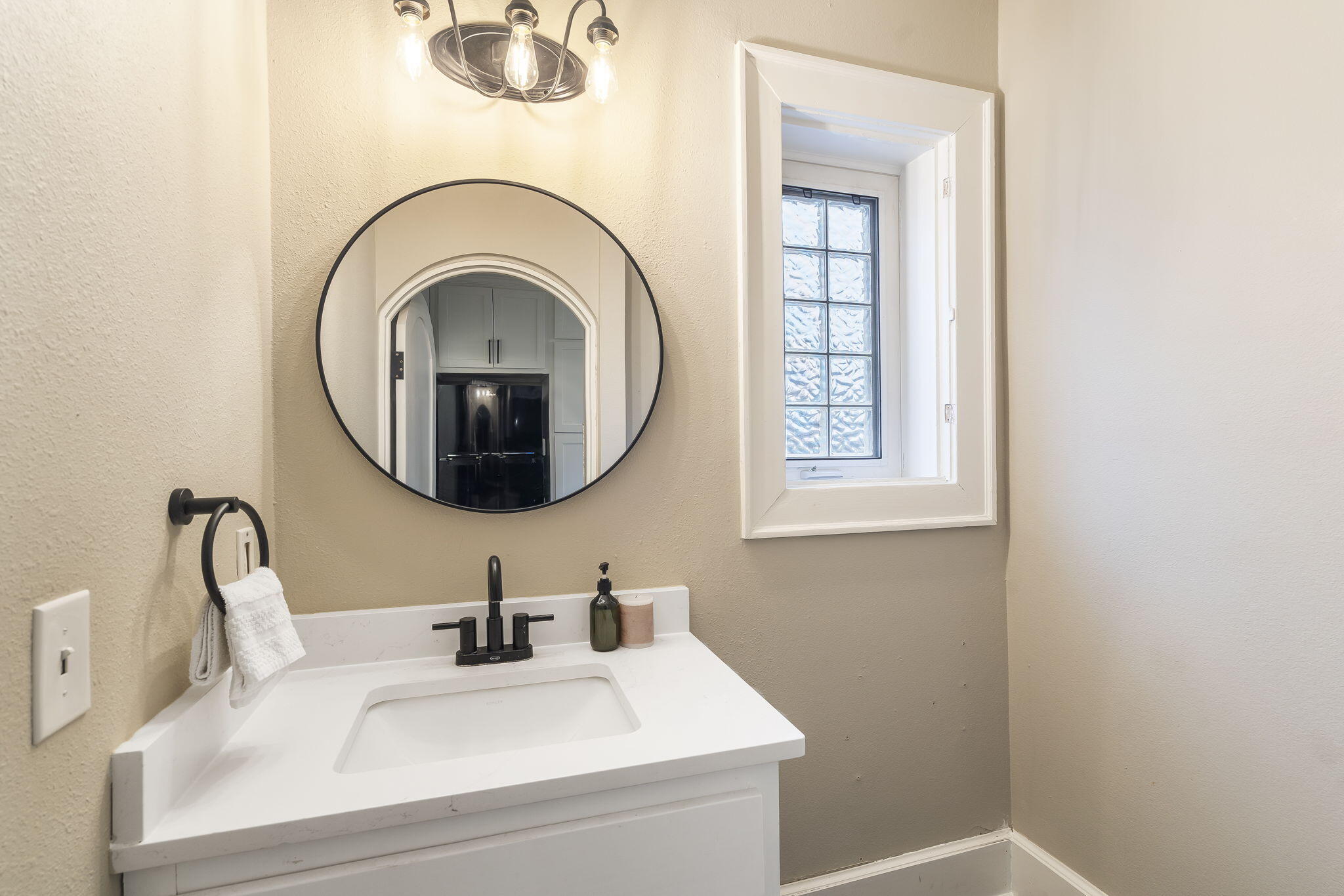 1106 E Seminole Street