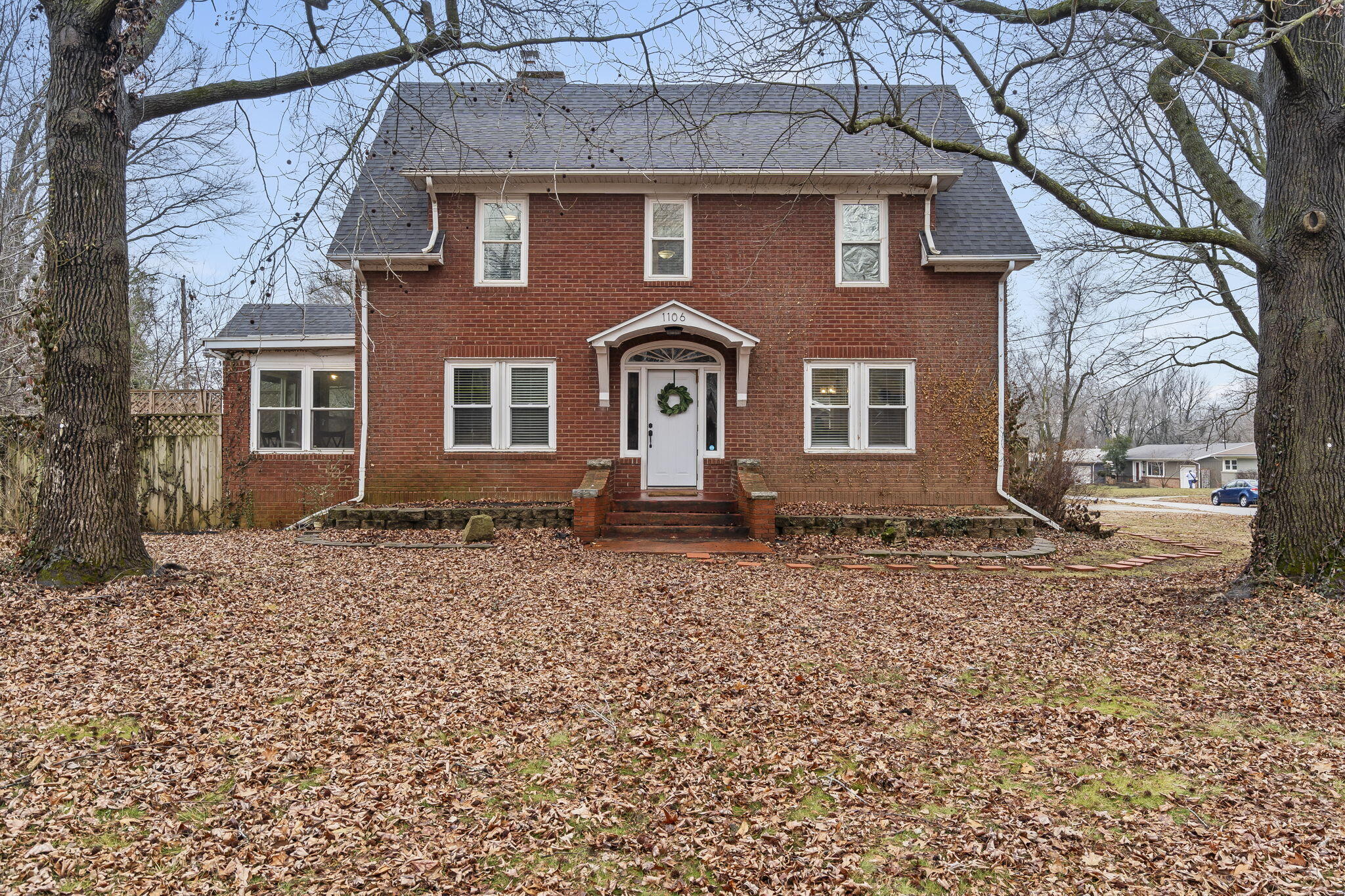 1106 E Seminole Street