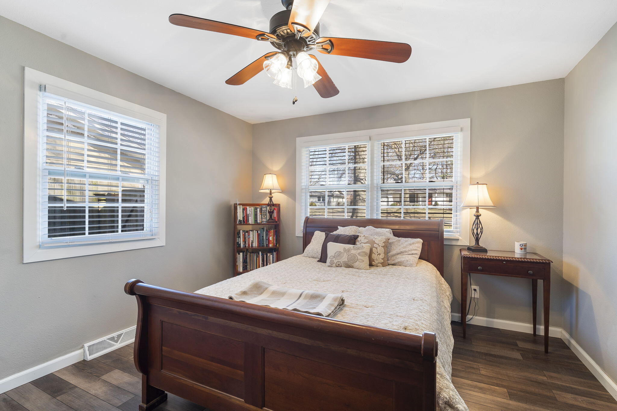 2816 E Imperial Circle