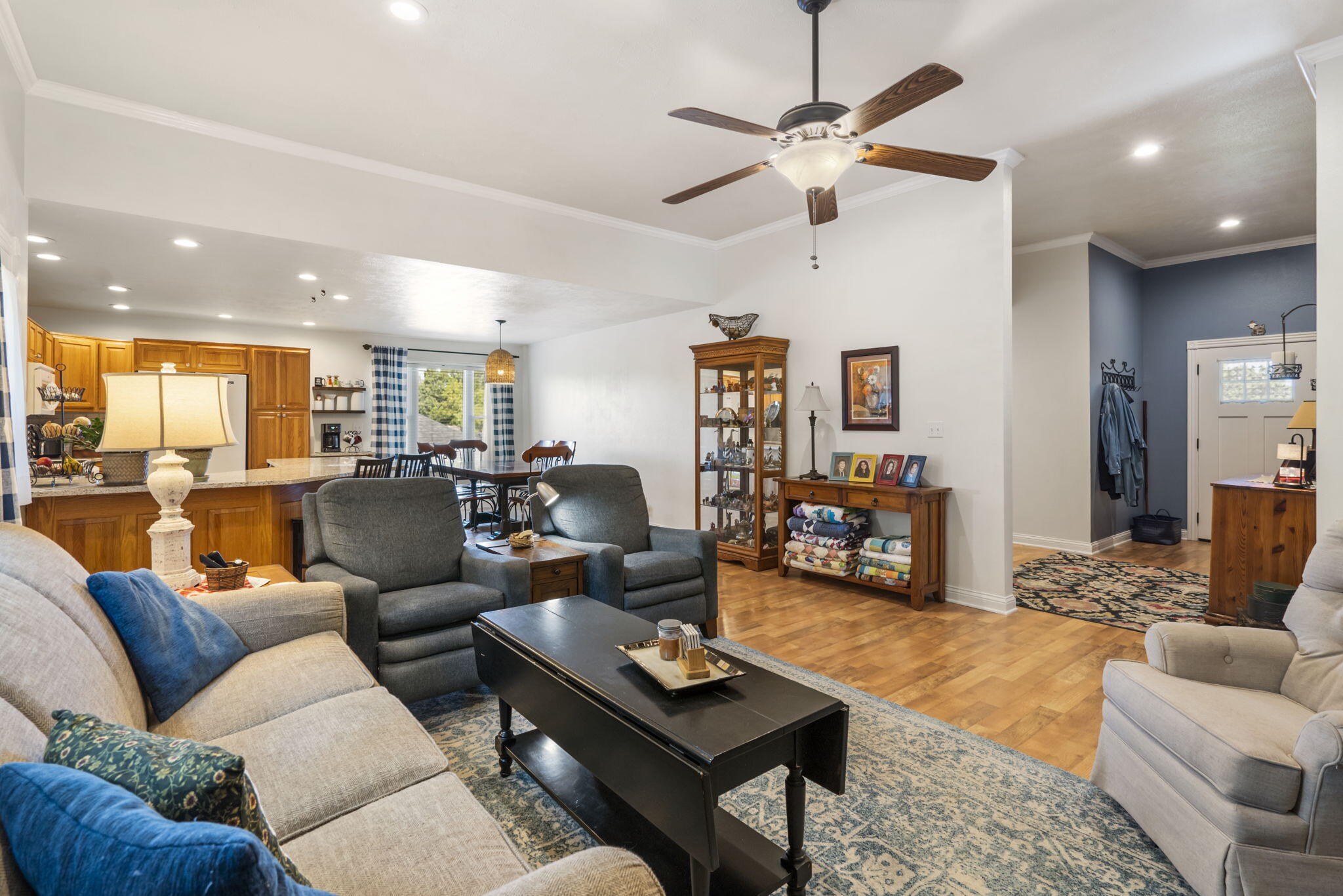 1208 W Ridgecrest Street