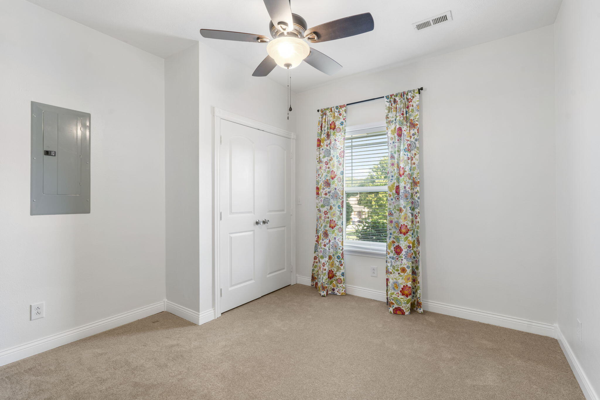 1208 W Ridgecrest Street