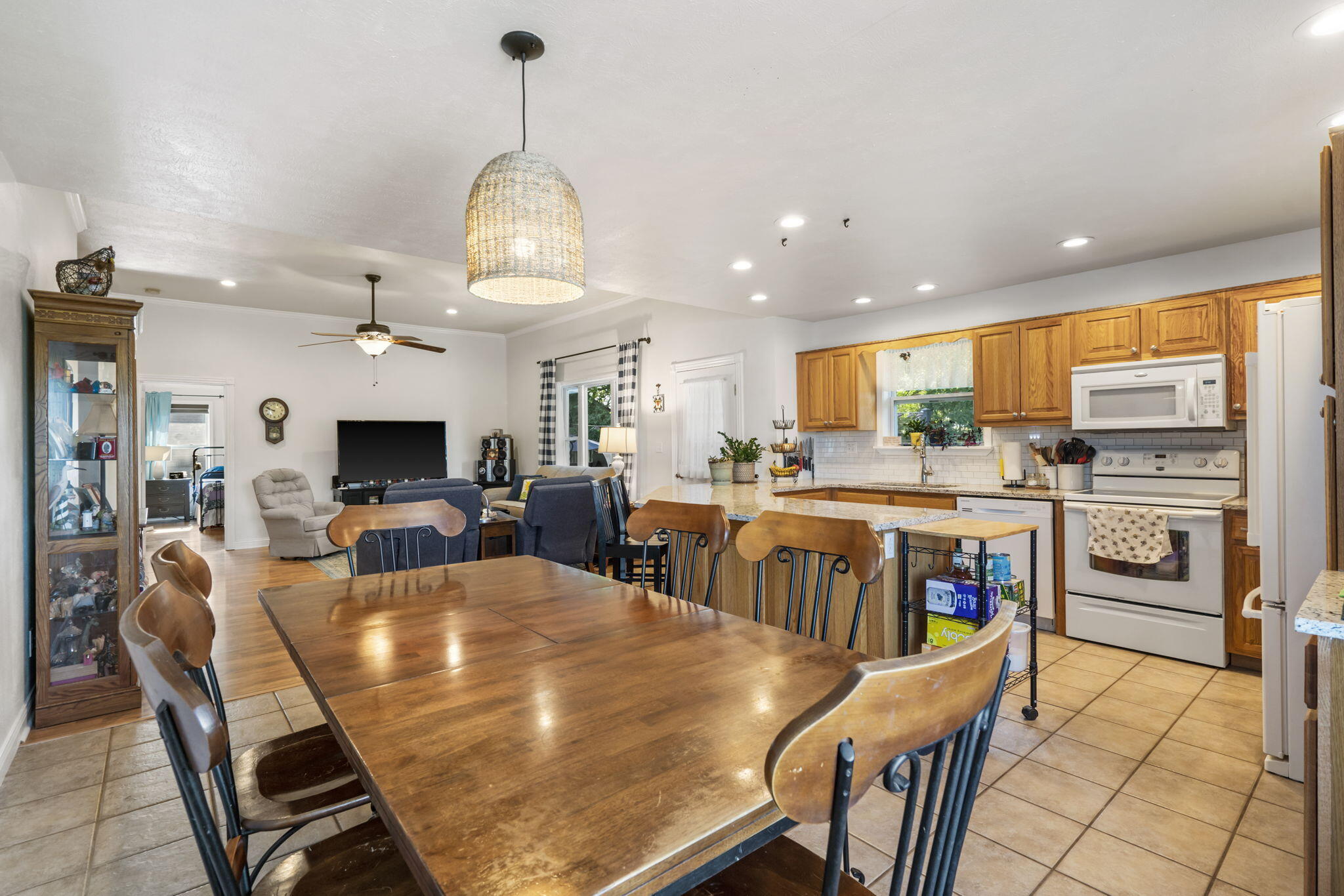 1208 W Ridgecrest Street