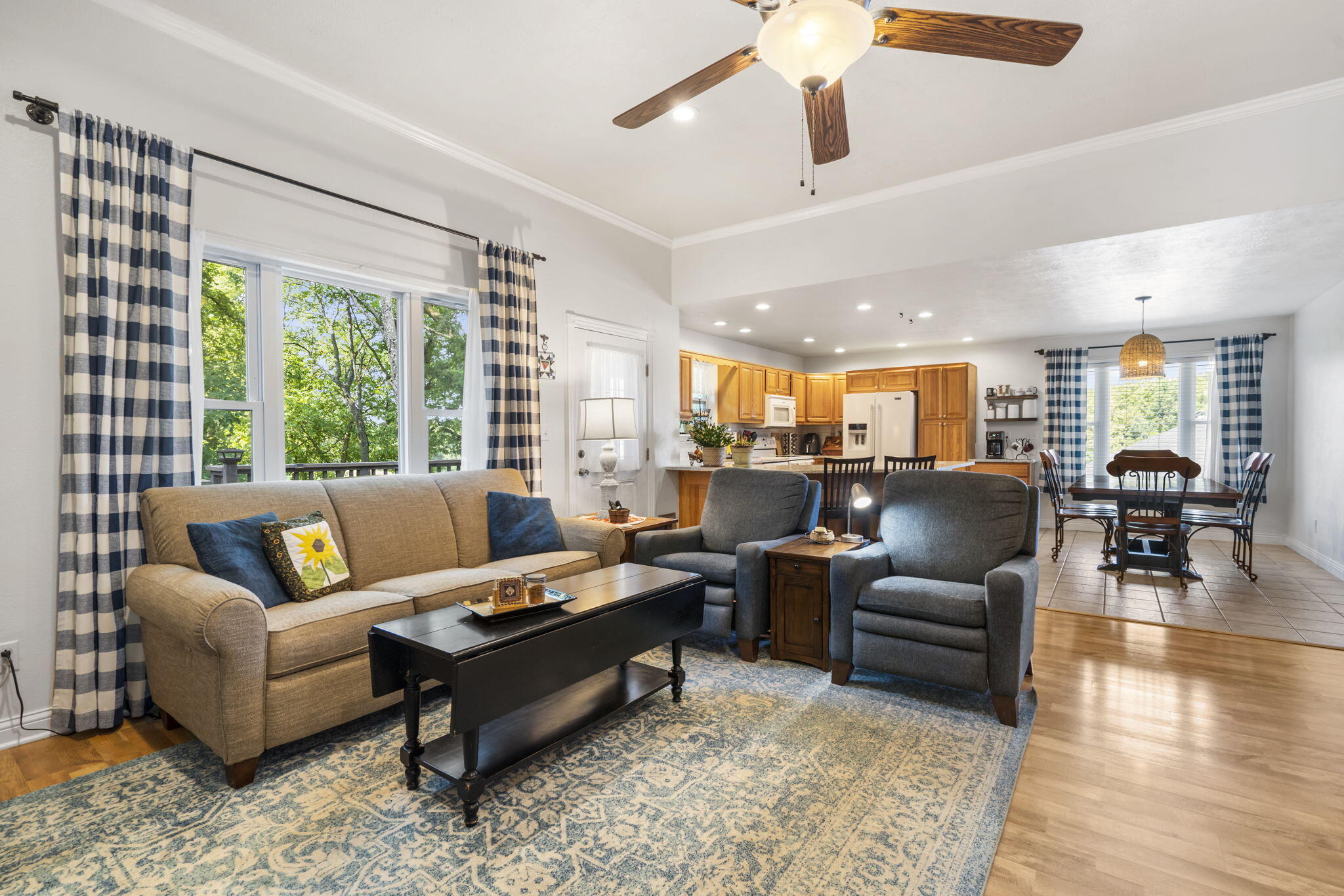 1208 W Ridgecrest Street