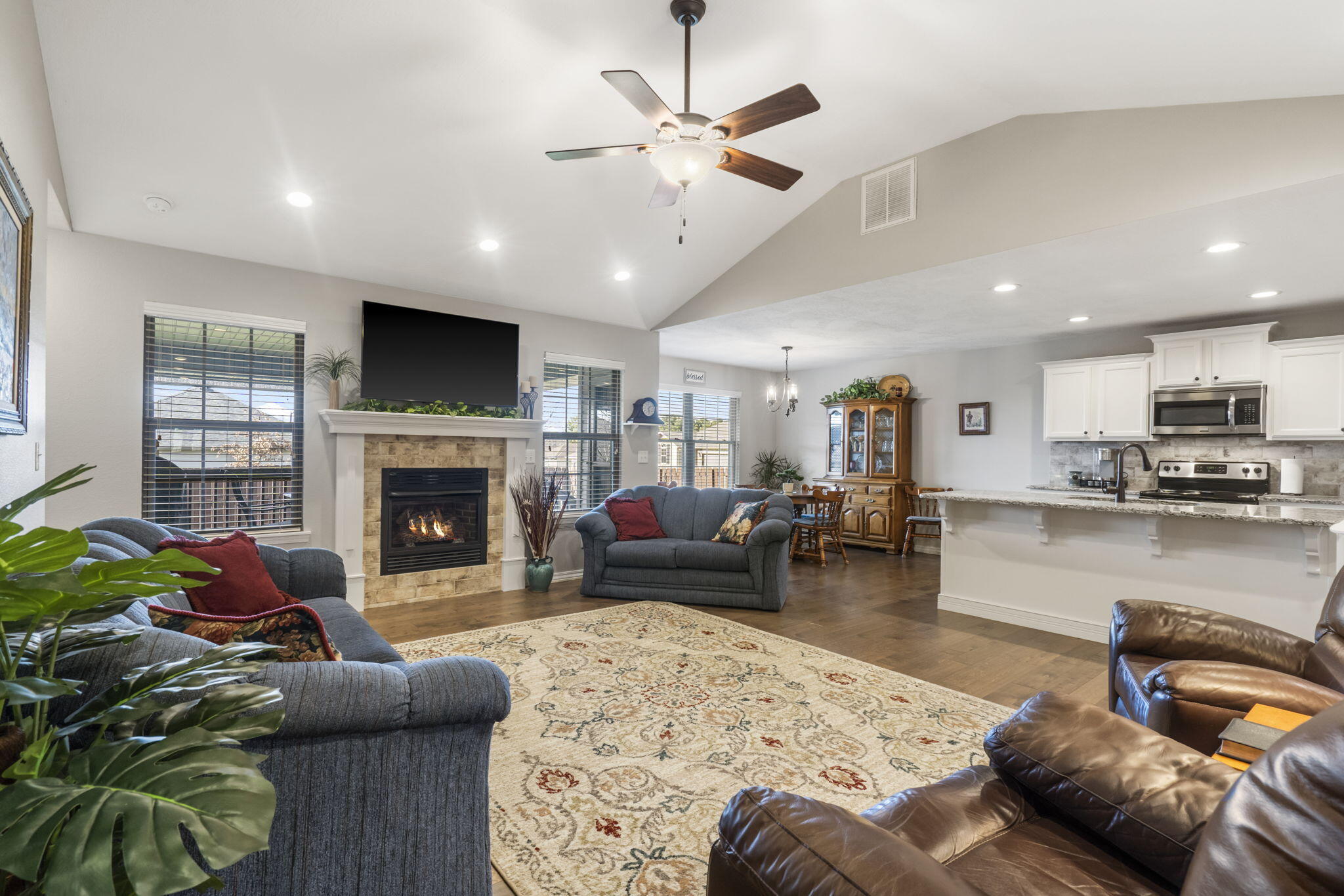 1917 S La Jolla Street