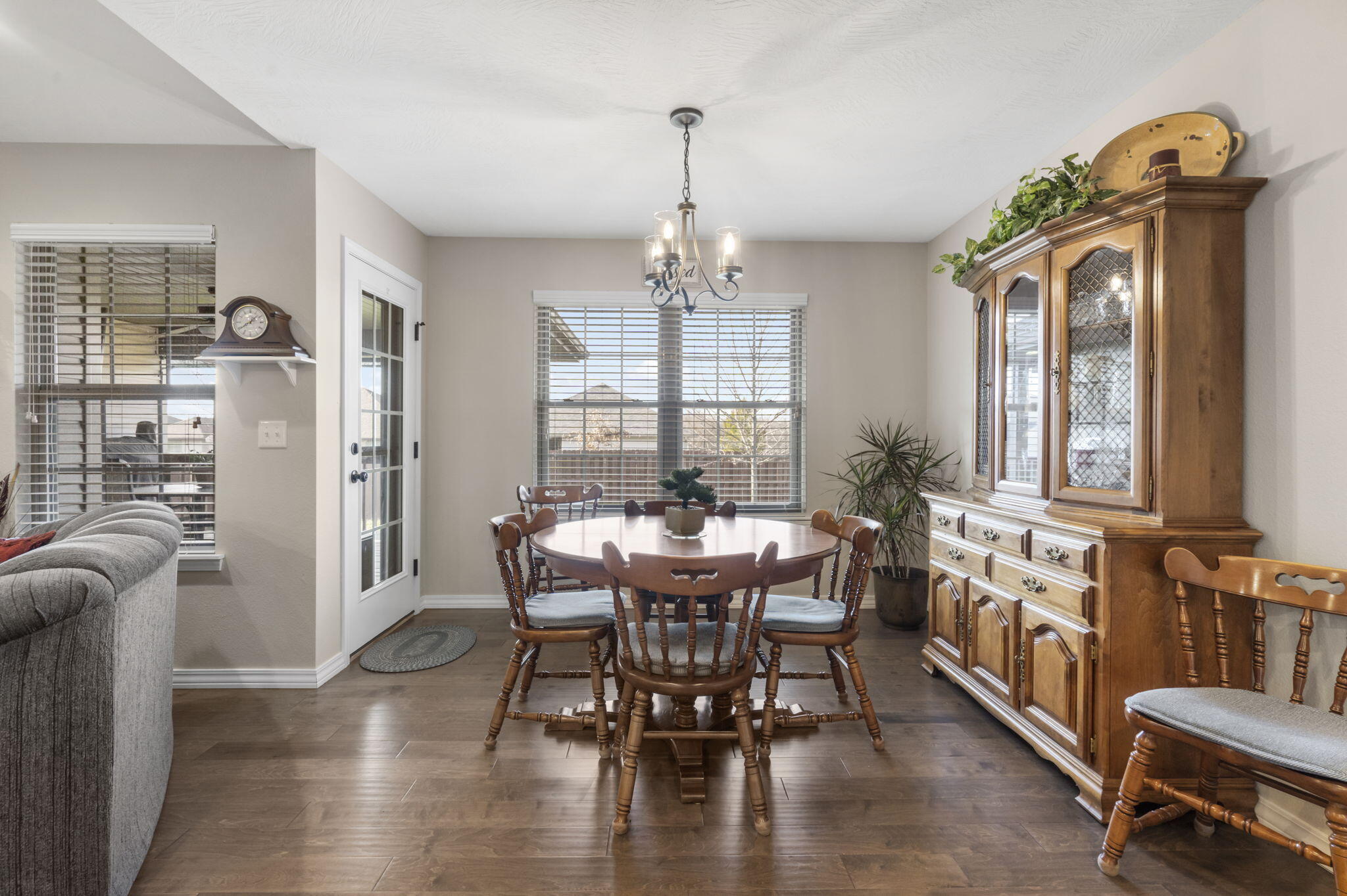 1917 S La Jolla Street