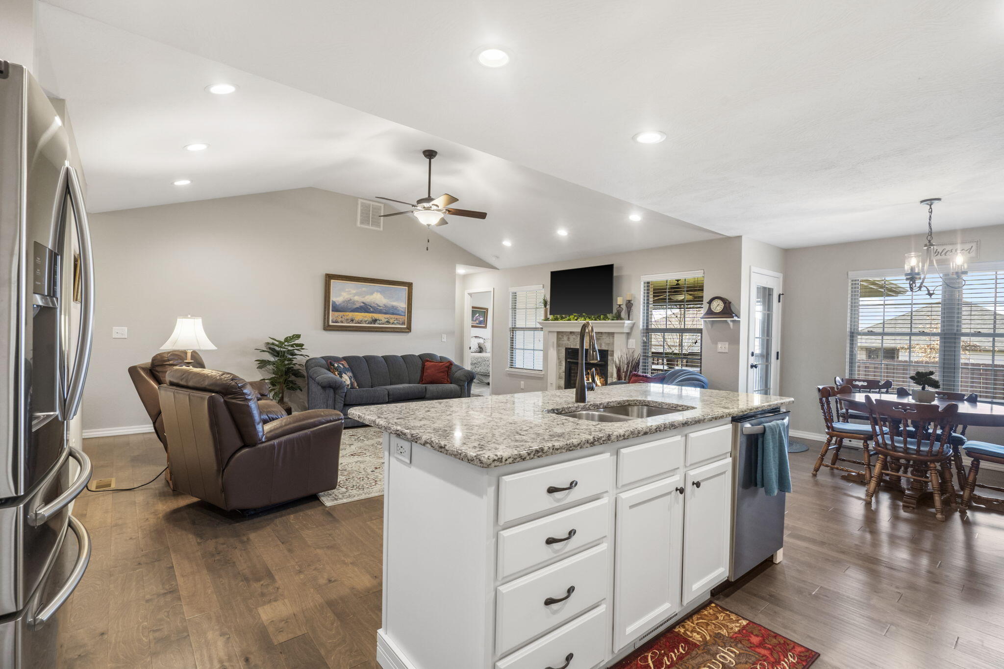 1917 S La Jolla Street