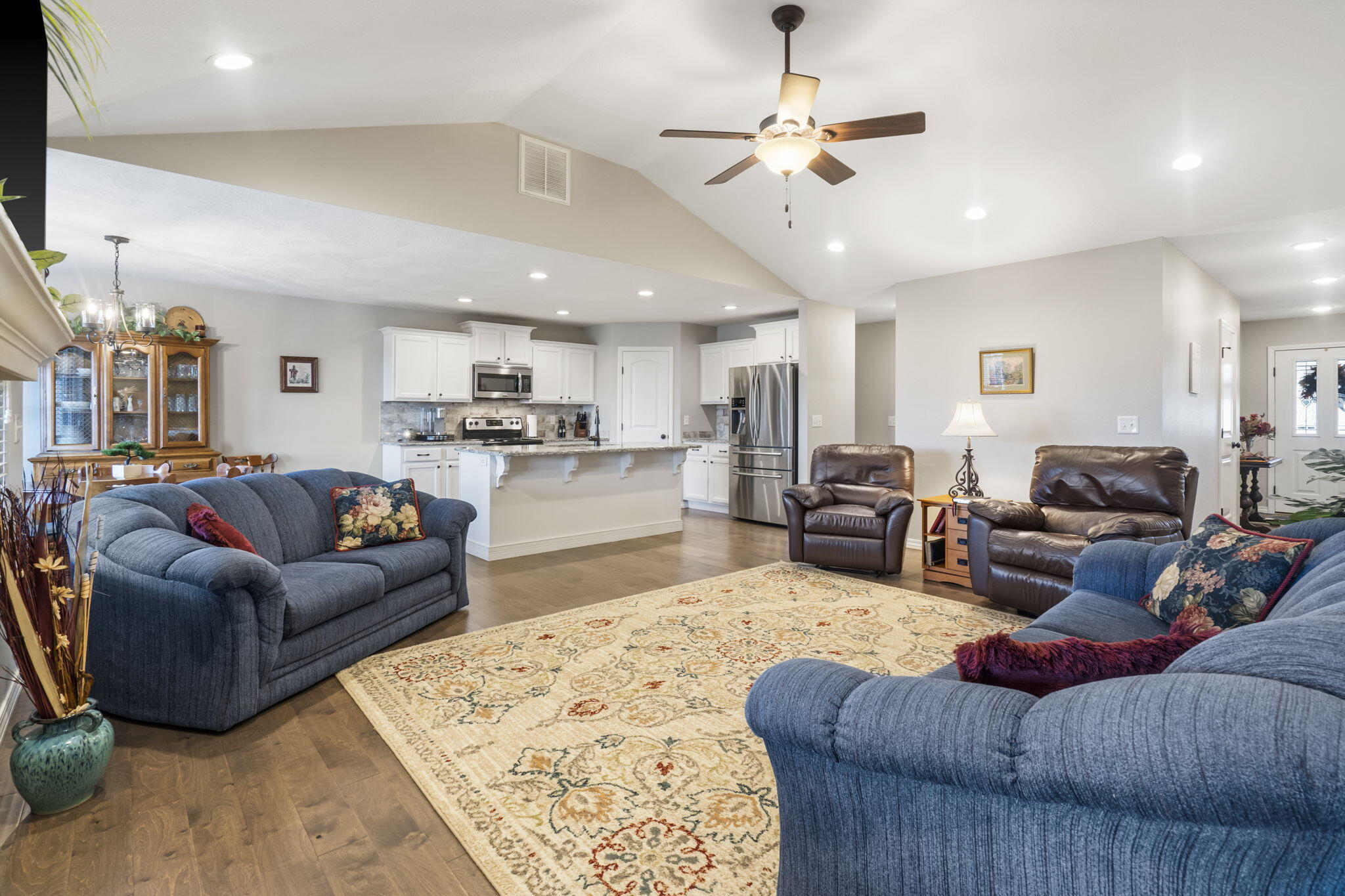 1917 S La Jolla Street