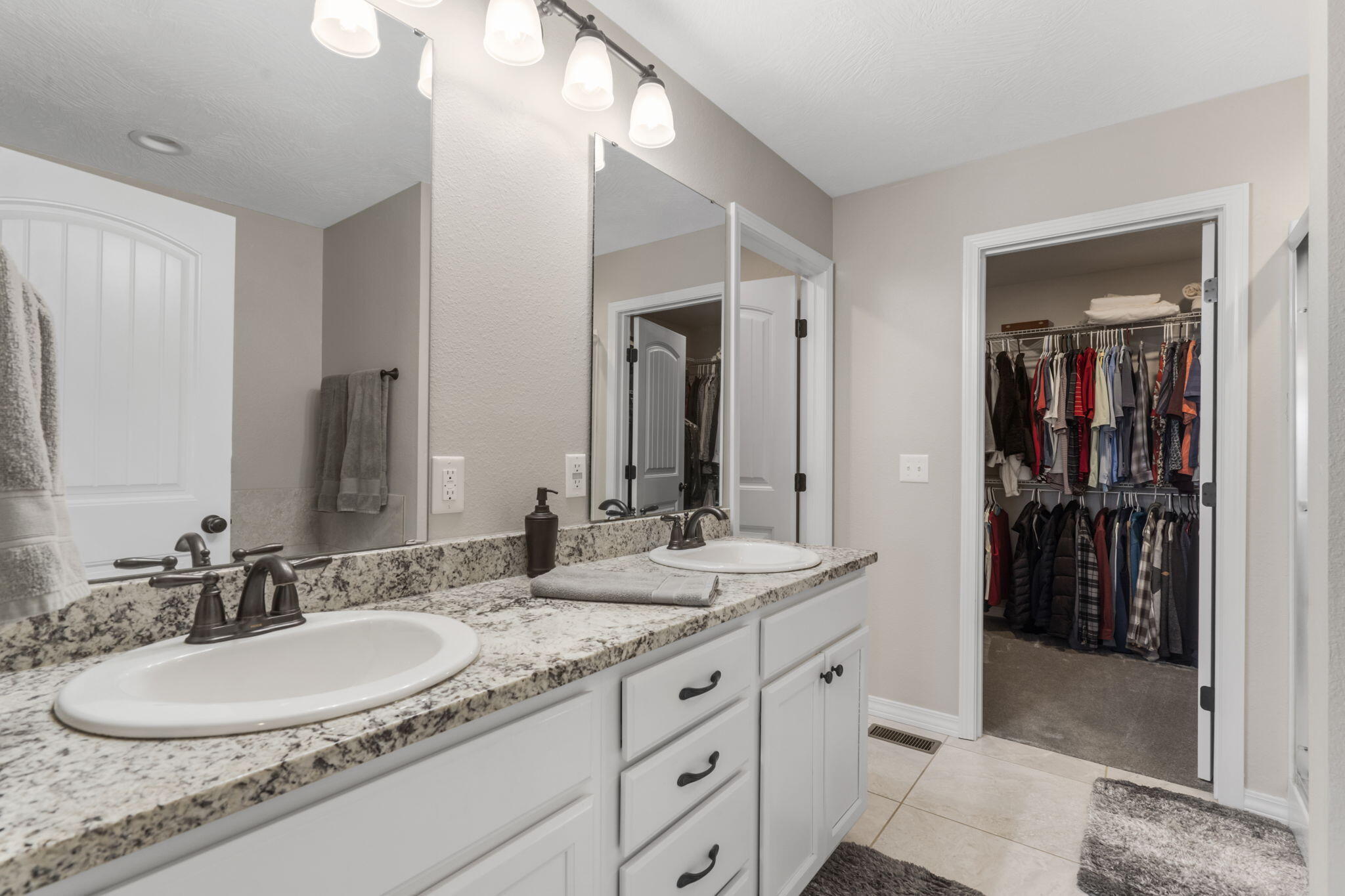 1917 S La Jolla Street