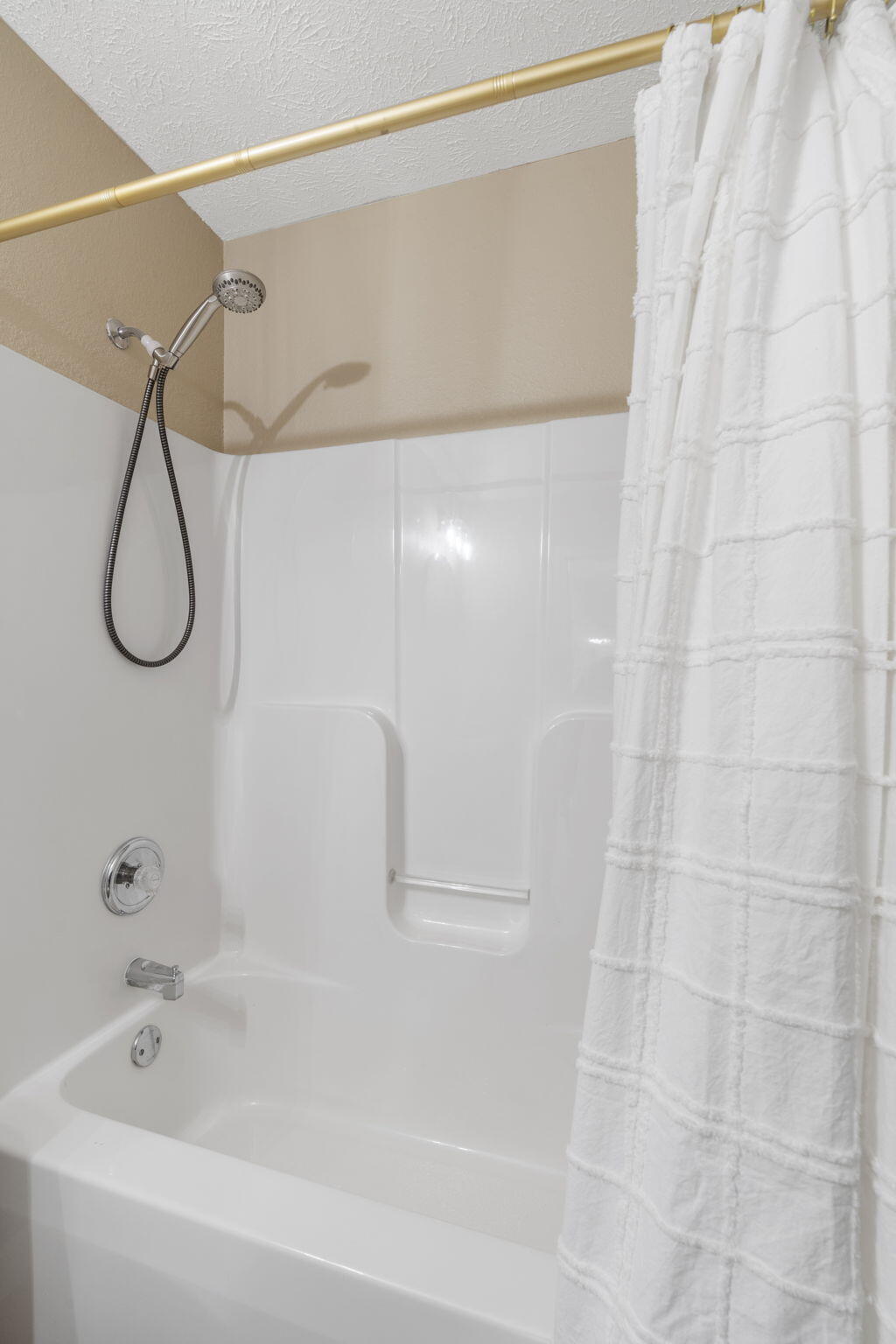 589 N Chandler Avenue