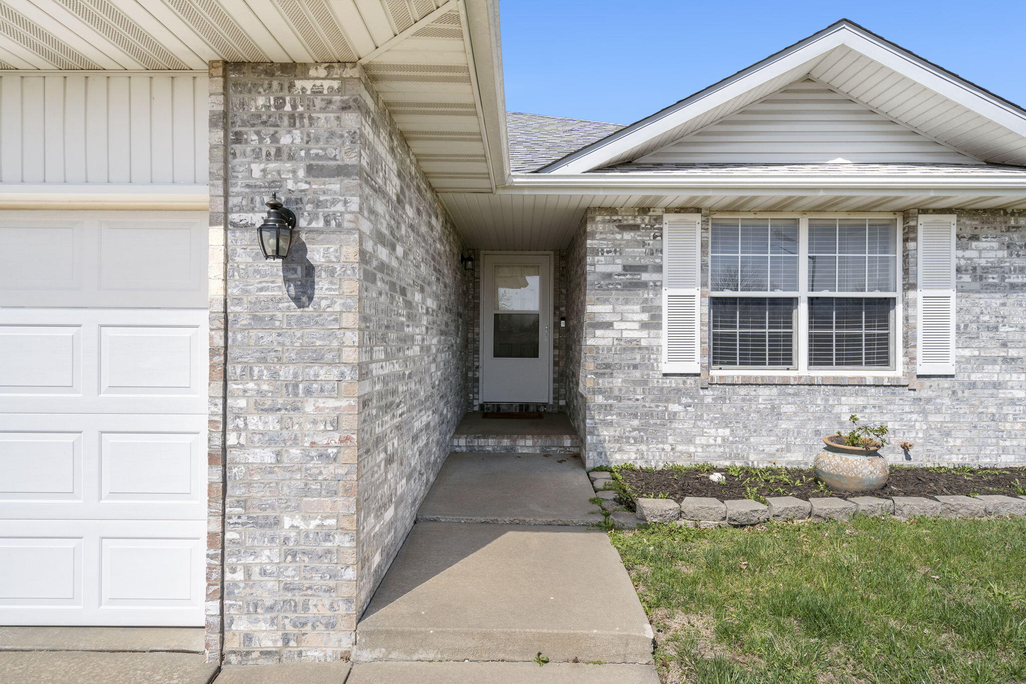 589 N Chandler Avenue