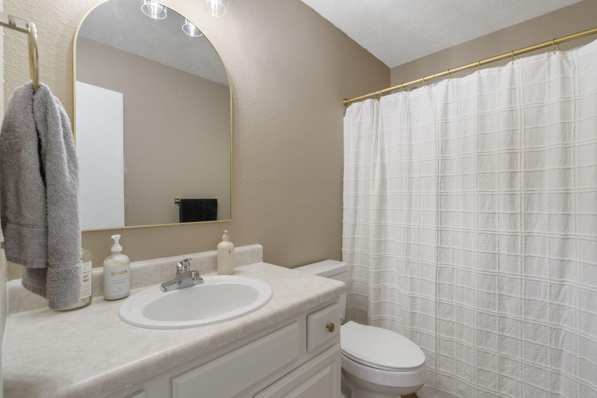 589 N Chandler Avenue