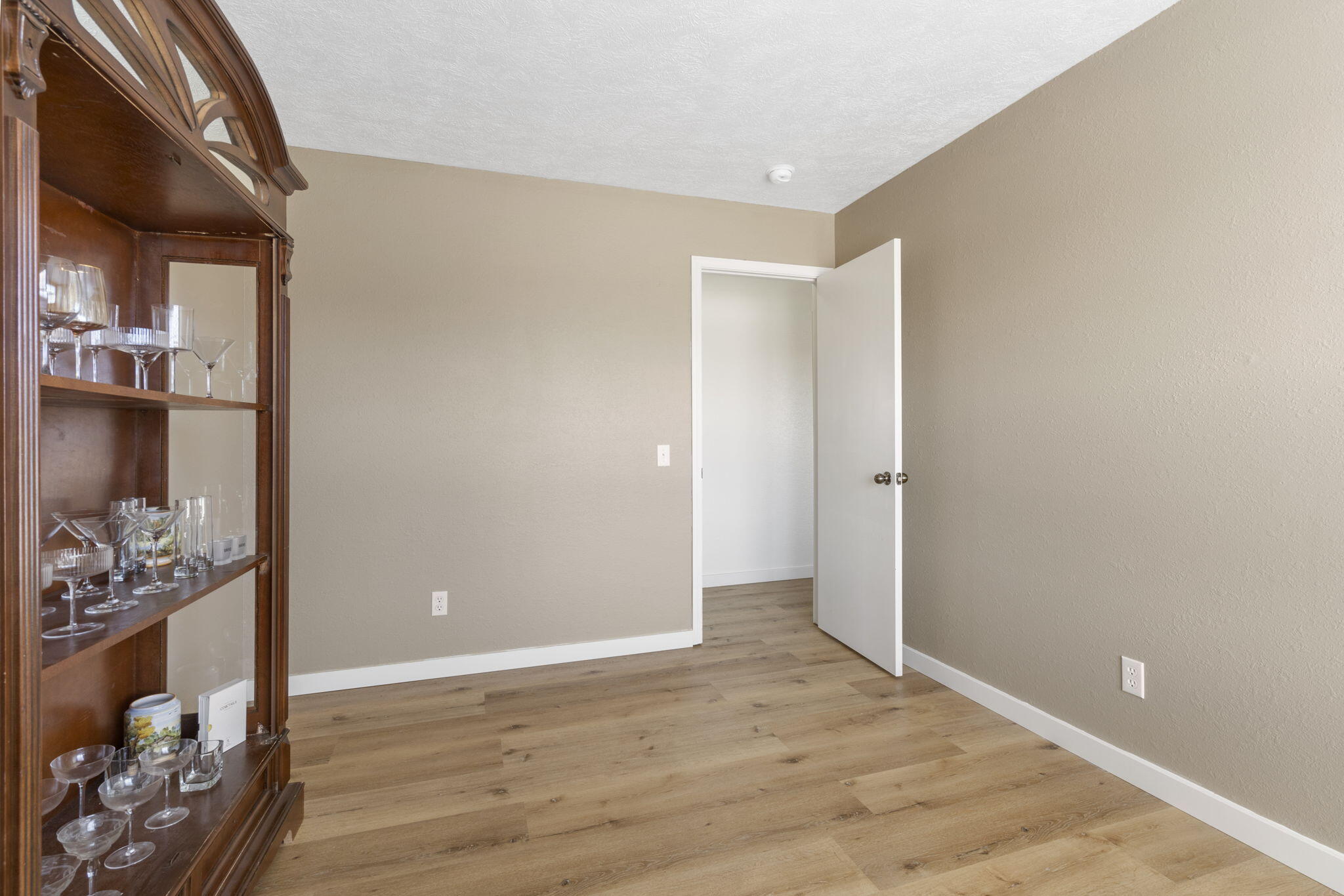 589 N Chandler Avenue