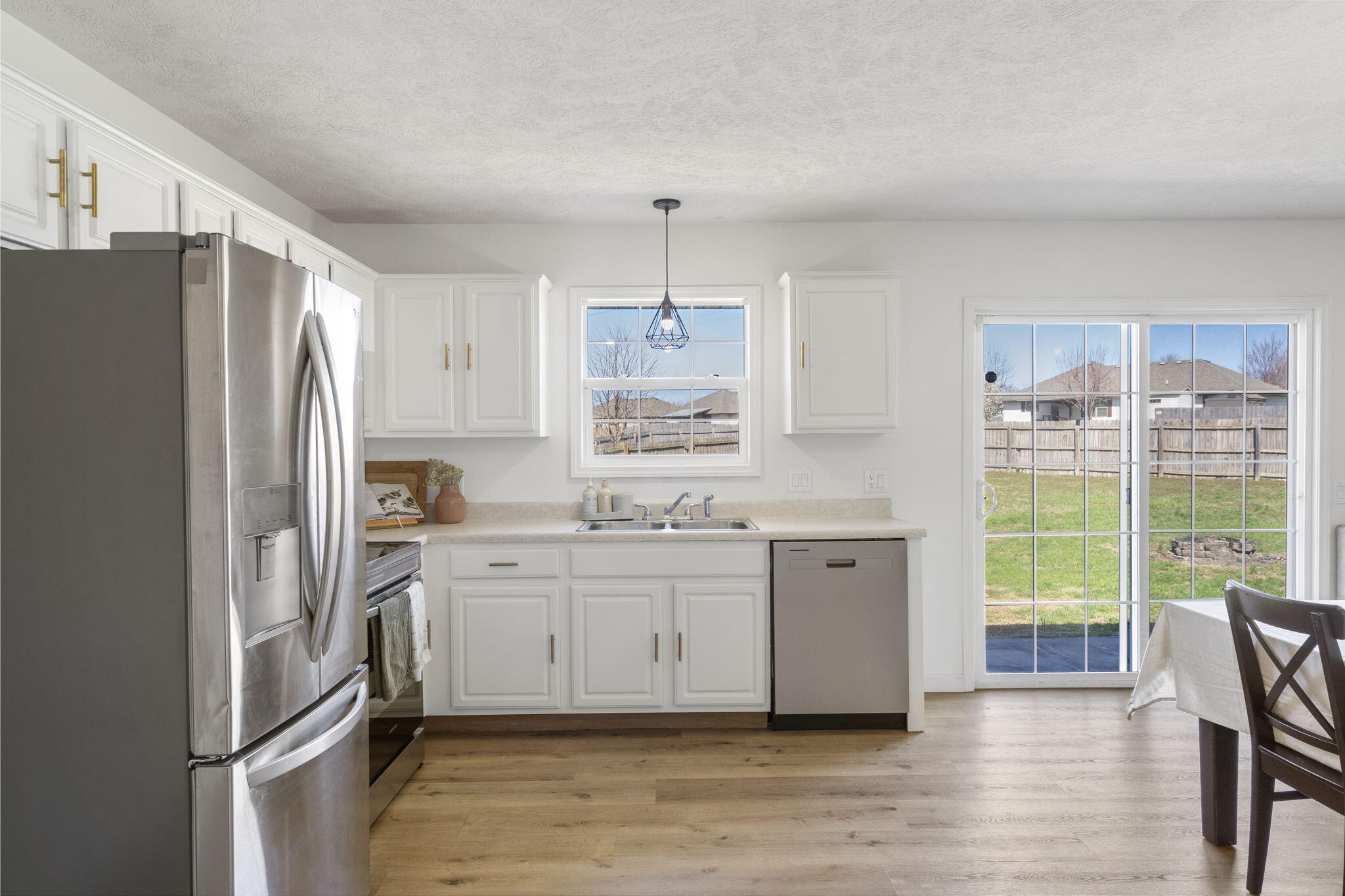 589 N Chandler Avenue