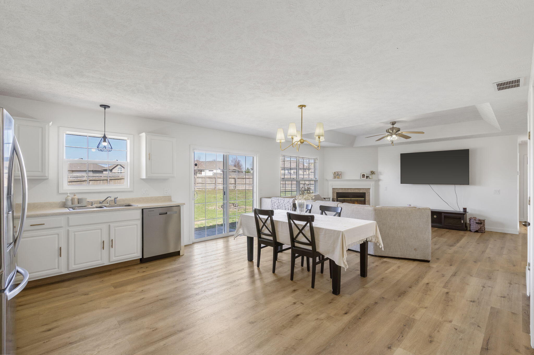 589 N Chandler Avenue