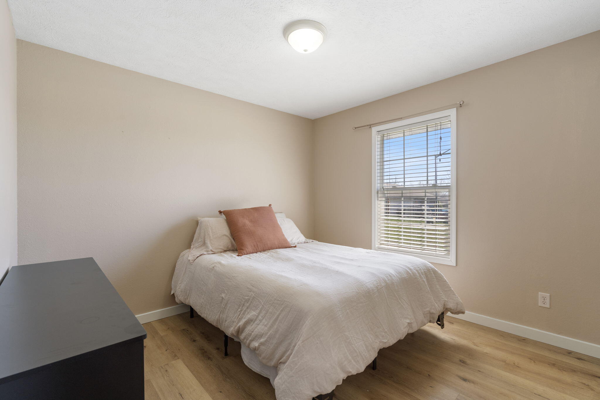 589 N Chandler Avenue