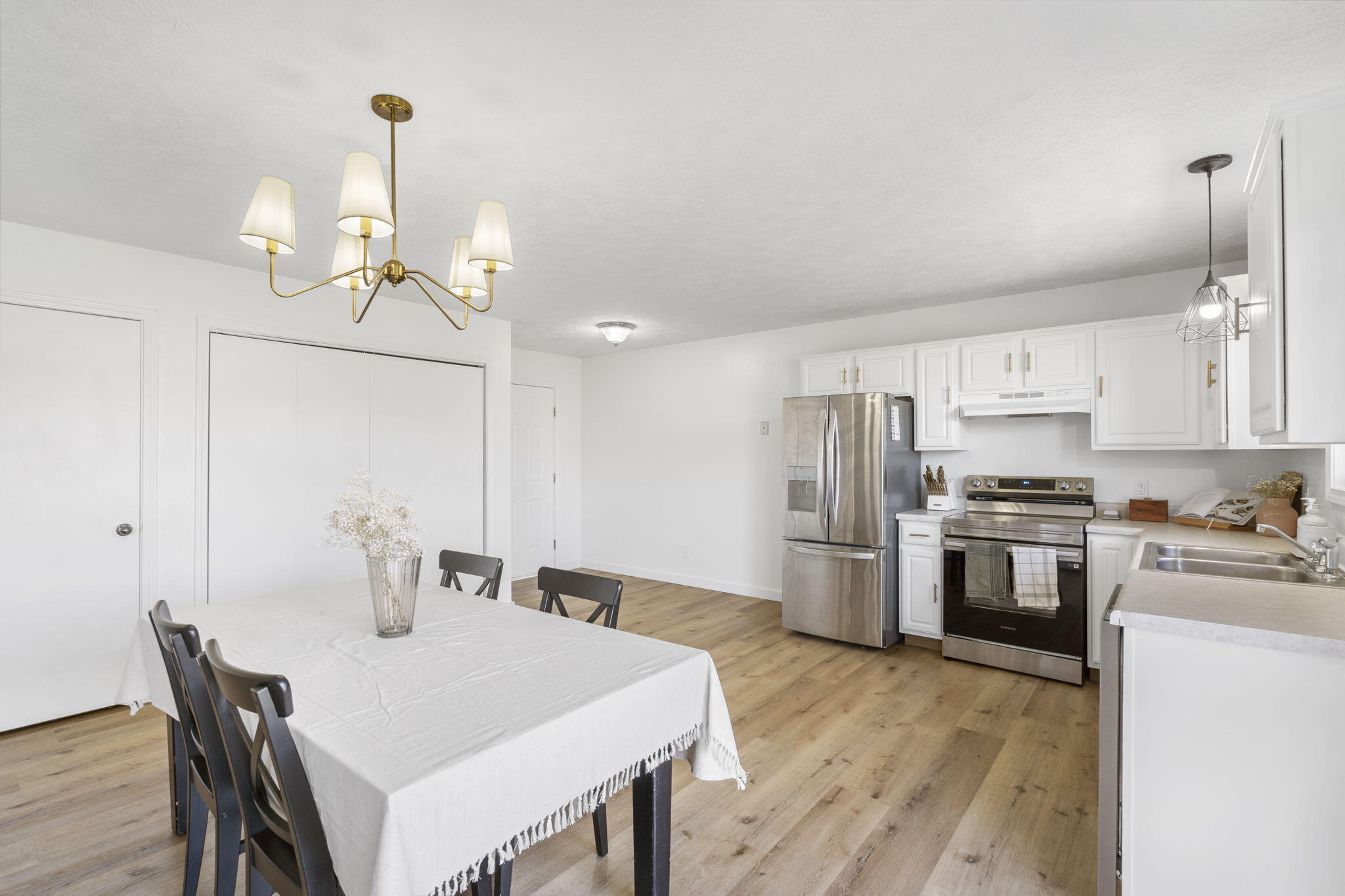 589 N Chandler Avenue