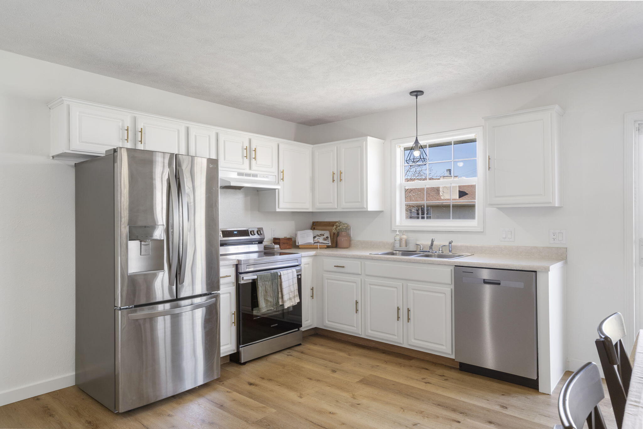 589 N Chandler Avenue