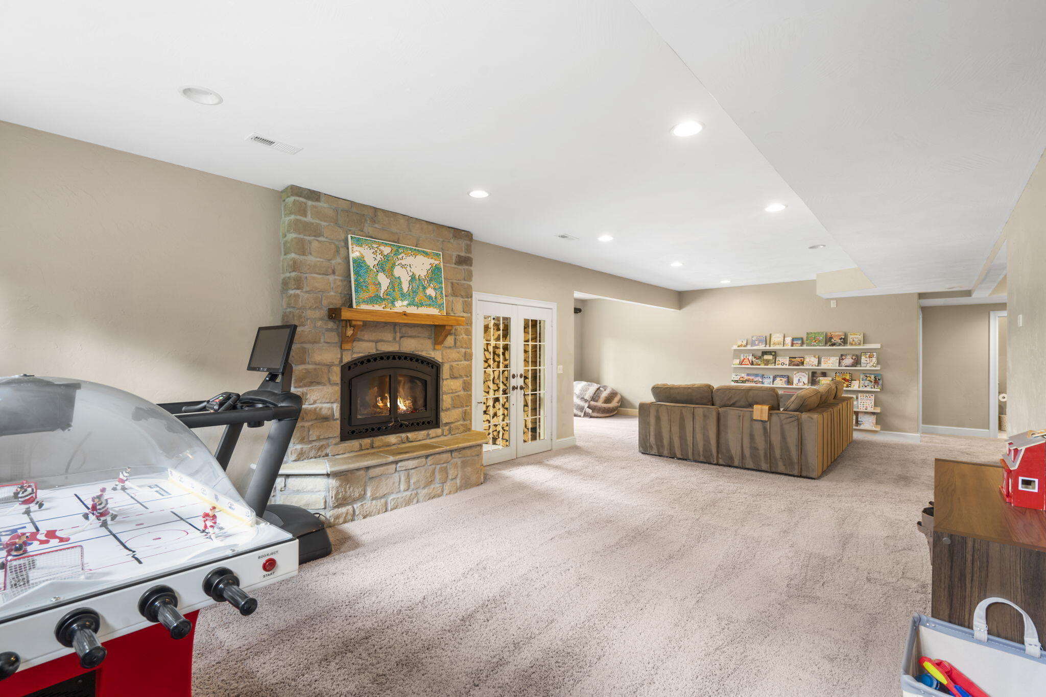 2081 S Emerald Place