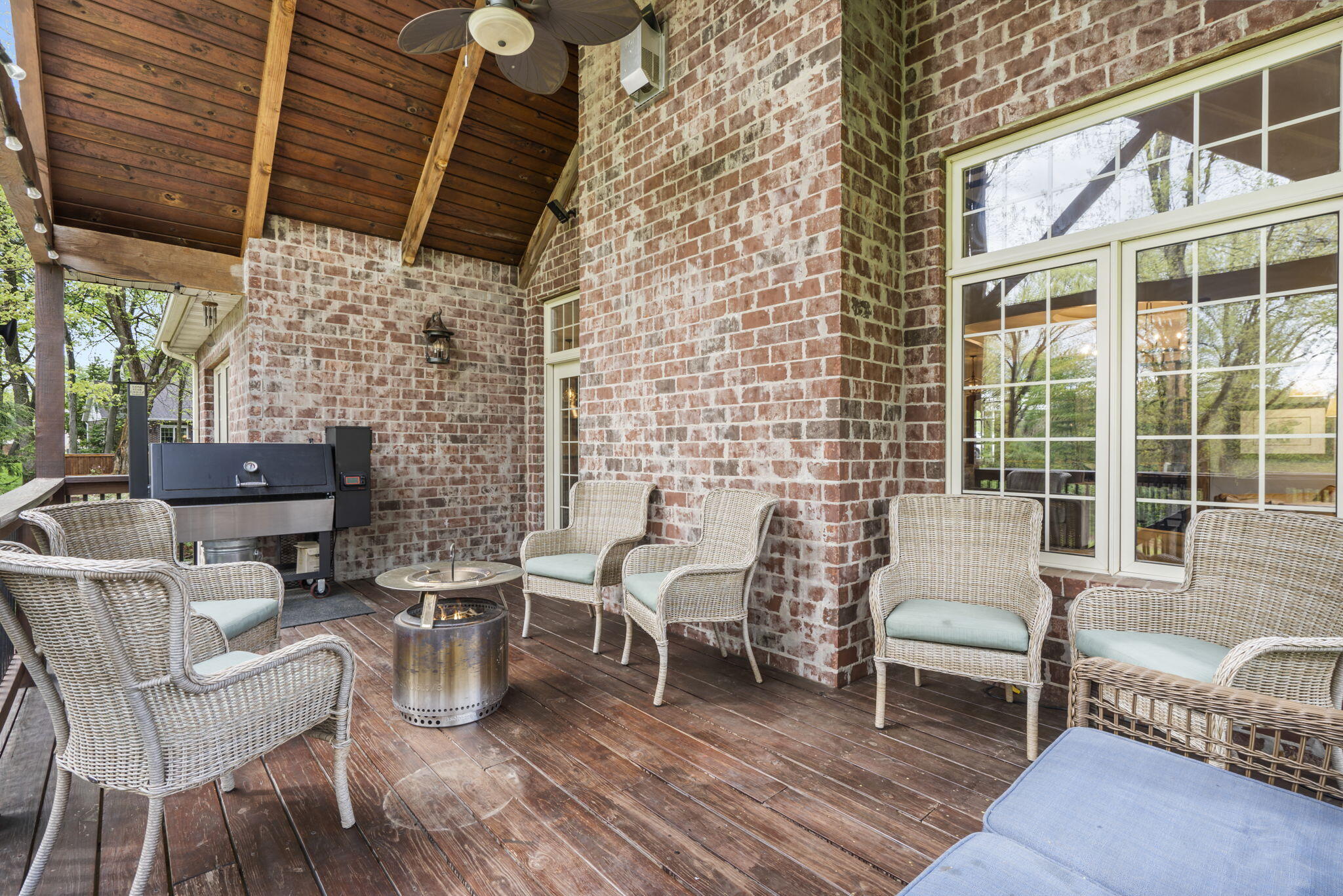 2081 S Emerald Place