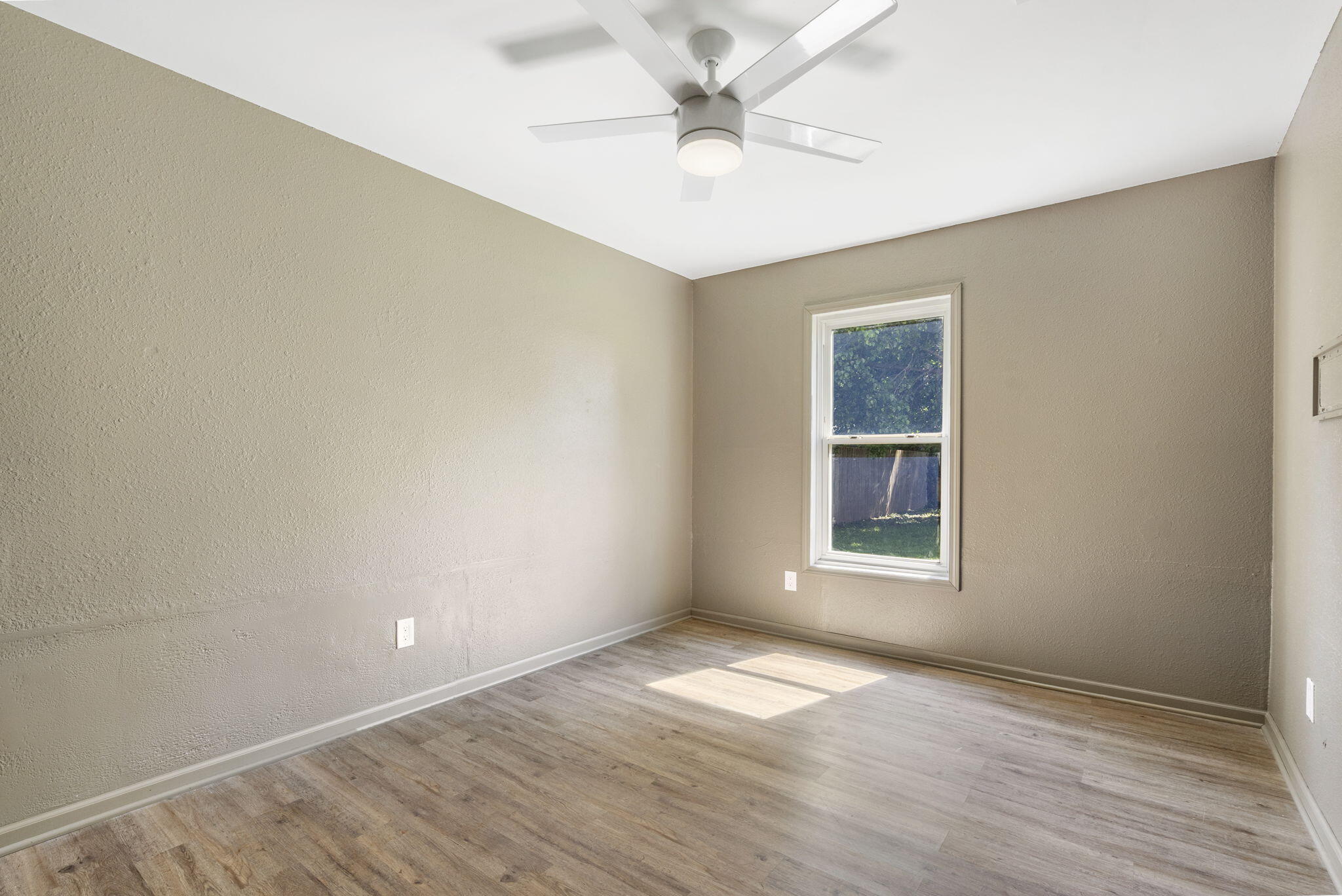 3864 S Hillcrest Avenue