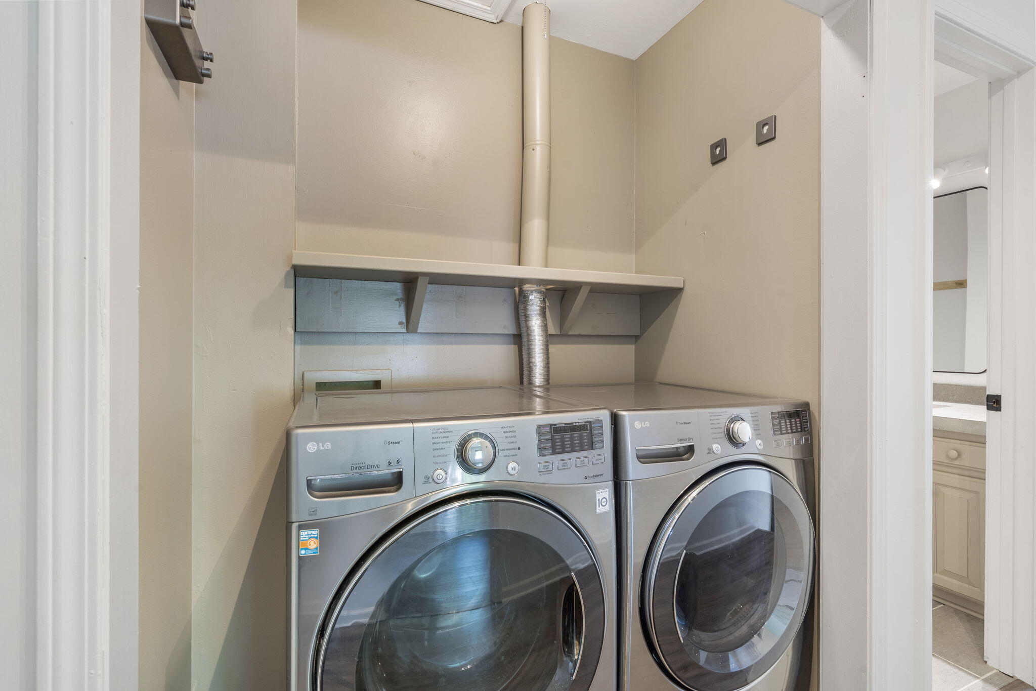 3864 S Hillcrest Avenue