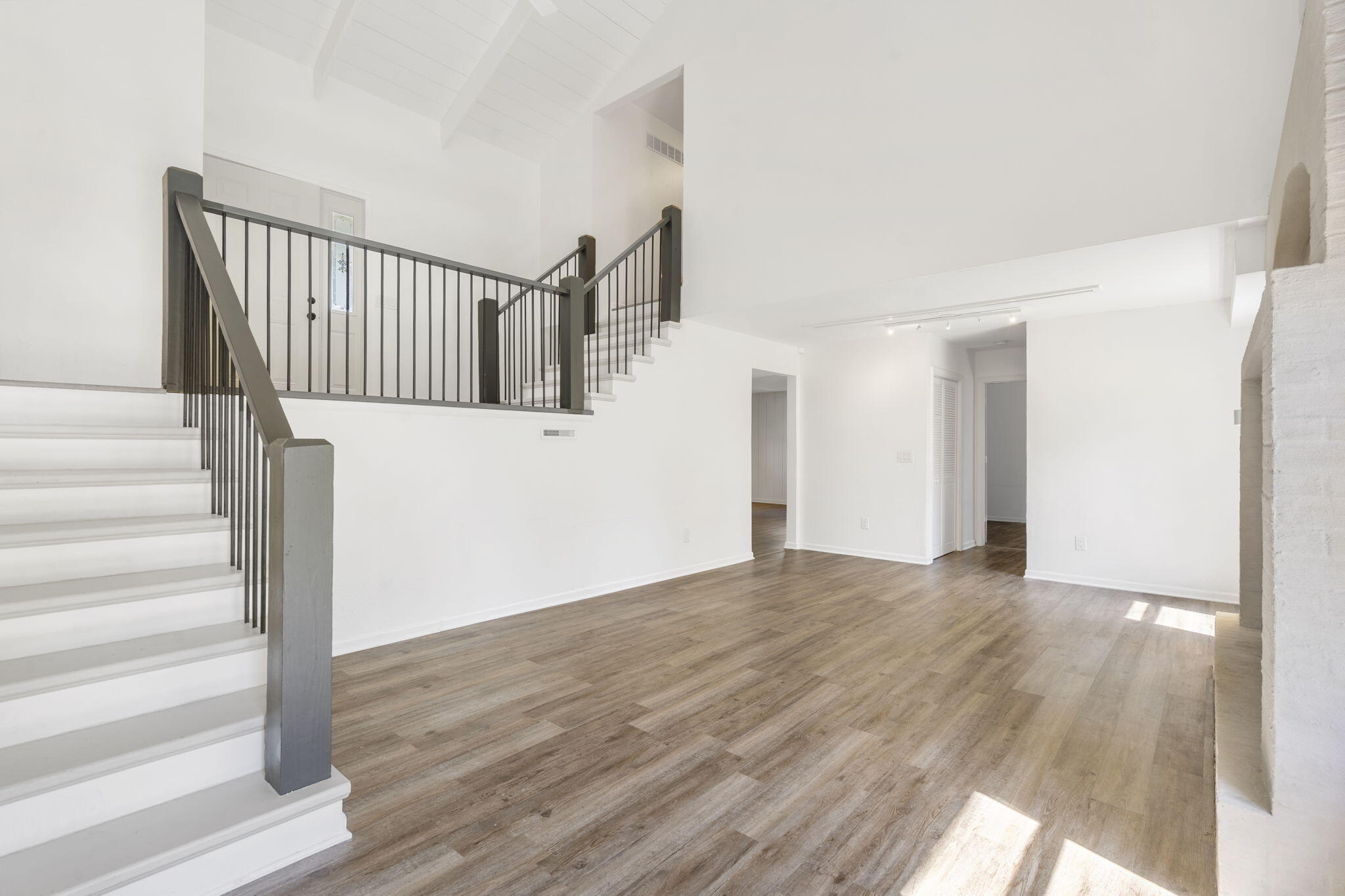 3864 S Hillcrest Avenue