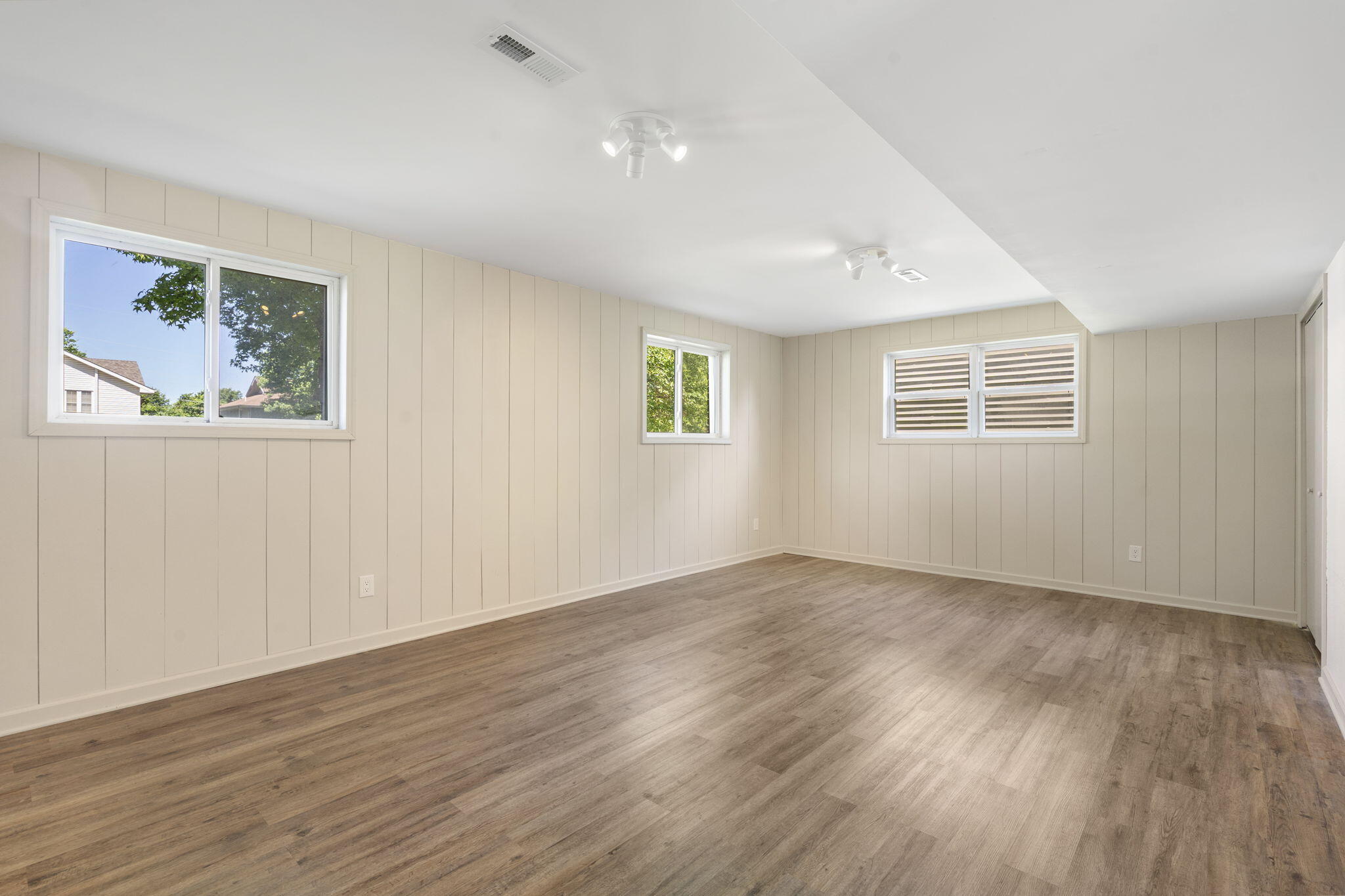 3864 S Hillcrest Avenue