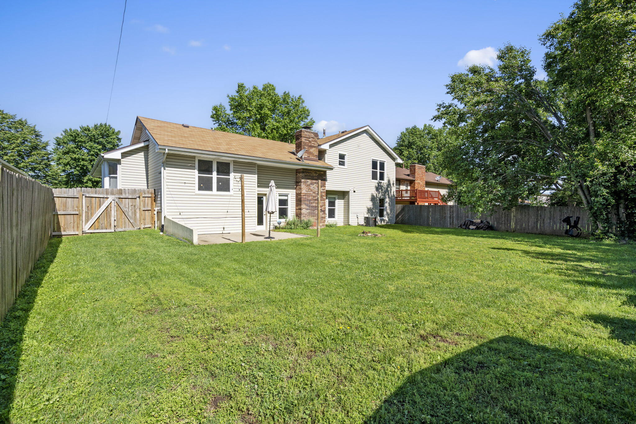 3864 S Hillcrest Avenue