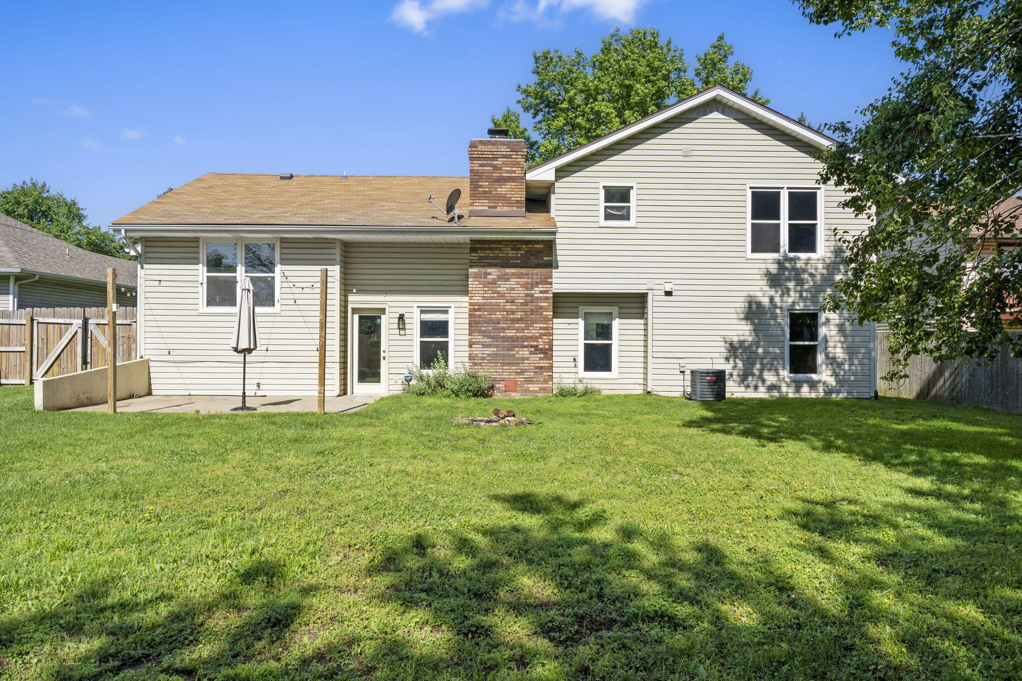 3864 S Hillcrest Avenue