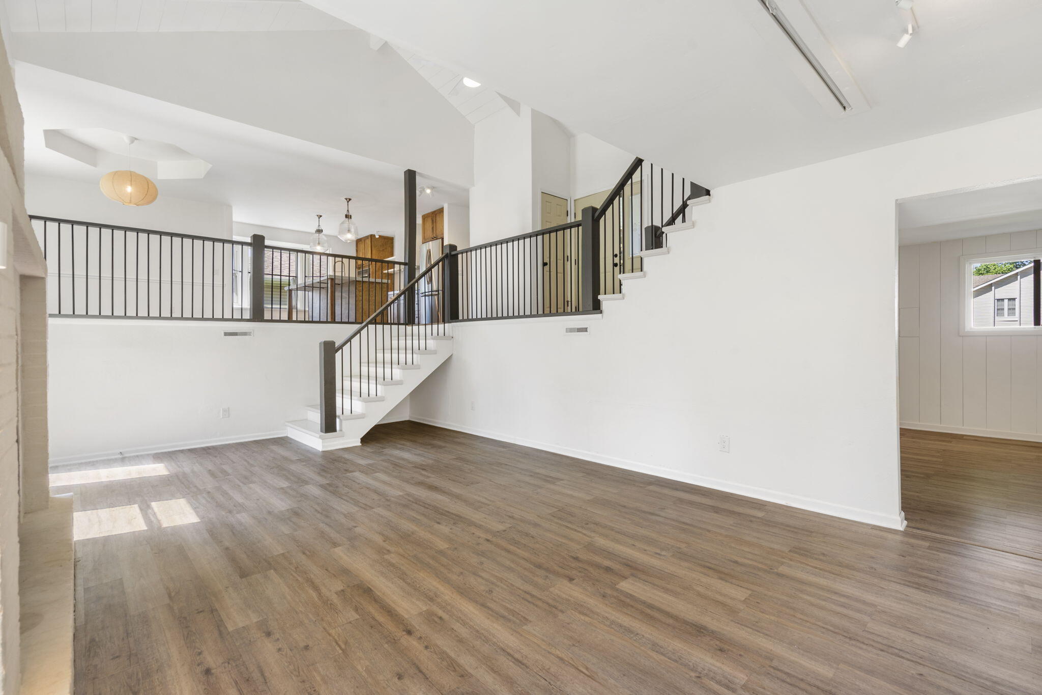 3864 S Hillcrest Avenue