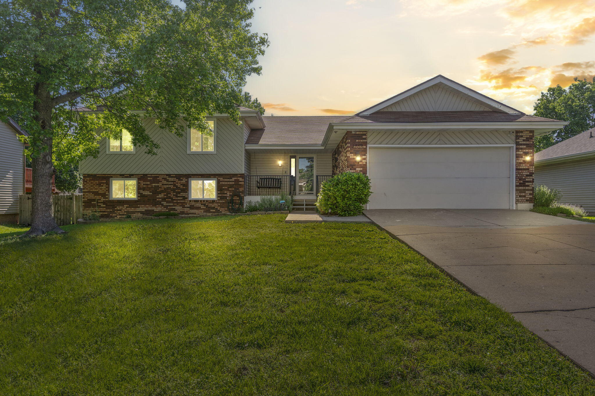 3864 S Hillcrest Avenue