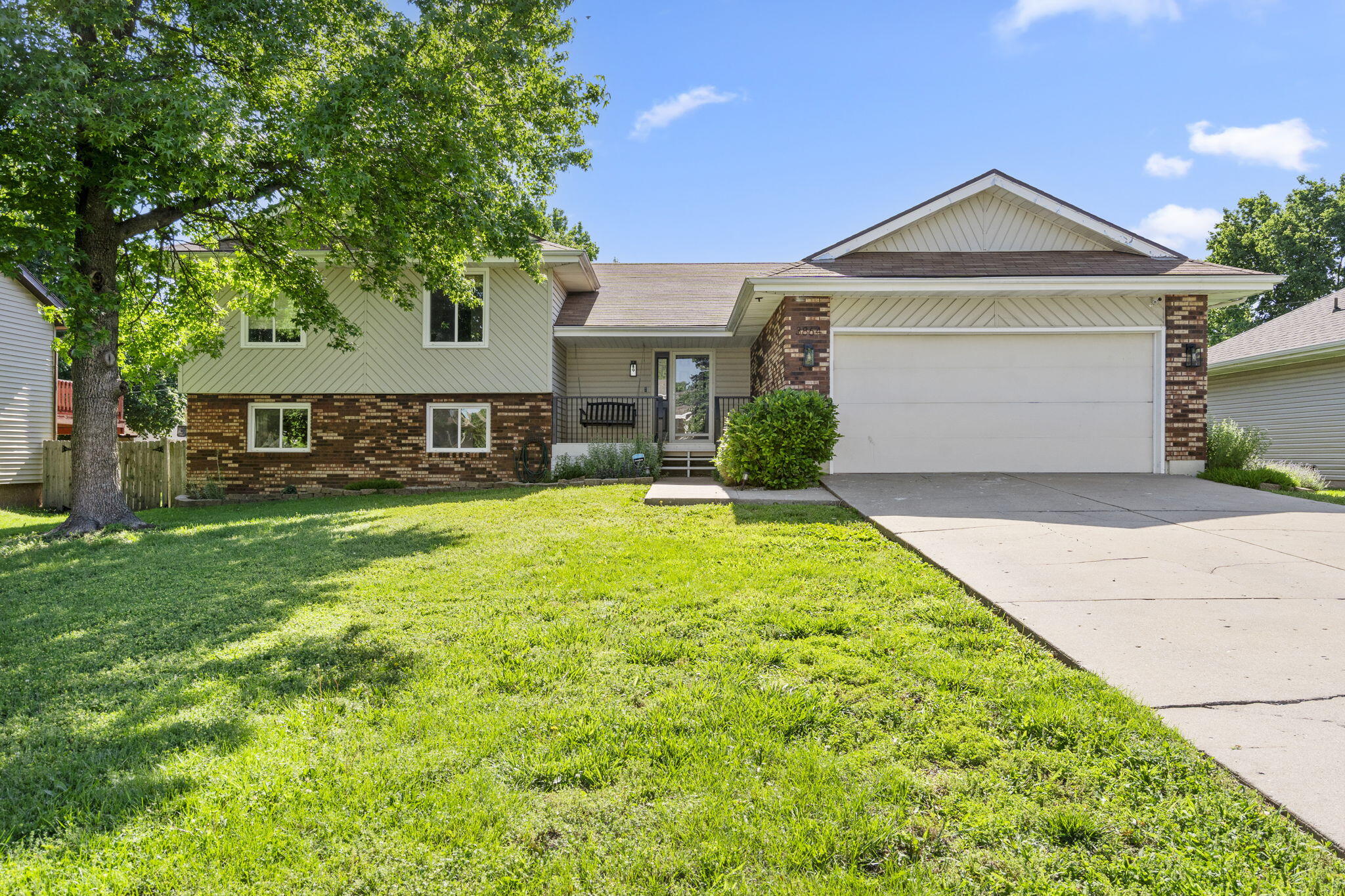 3864 S Hillcrest Avenue