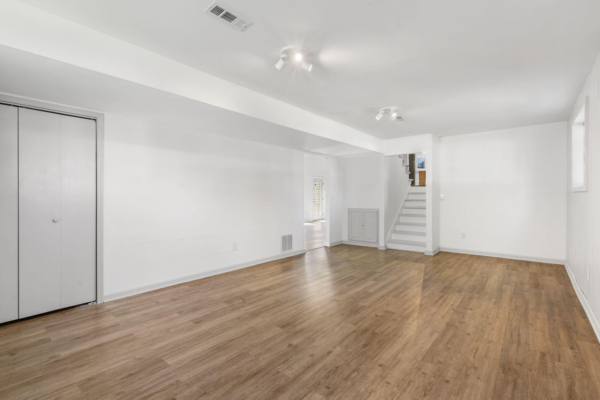 3864 S Hillcrest Avenue