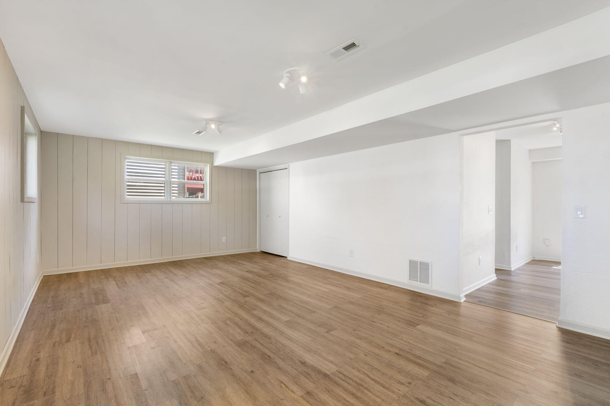 3864 S Hillcrest Avenue