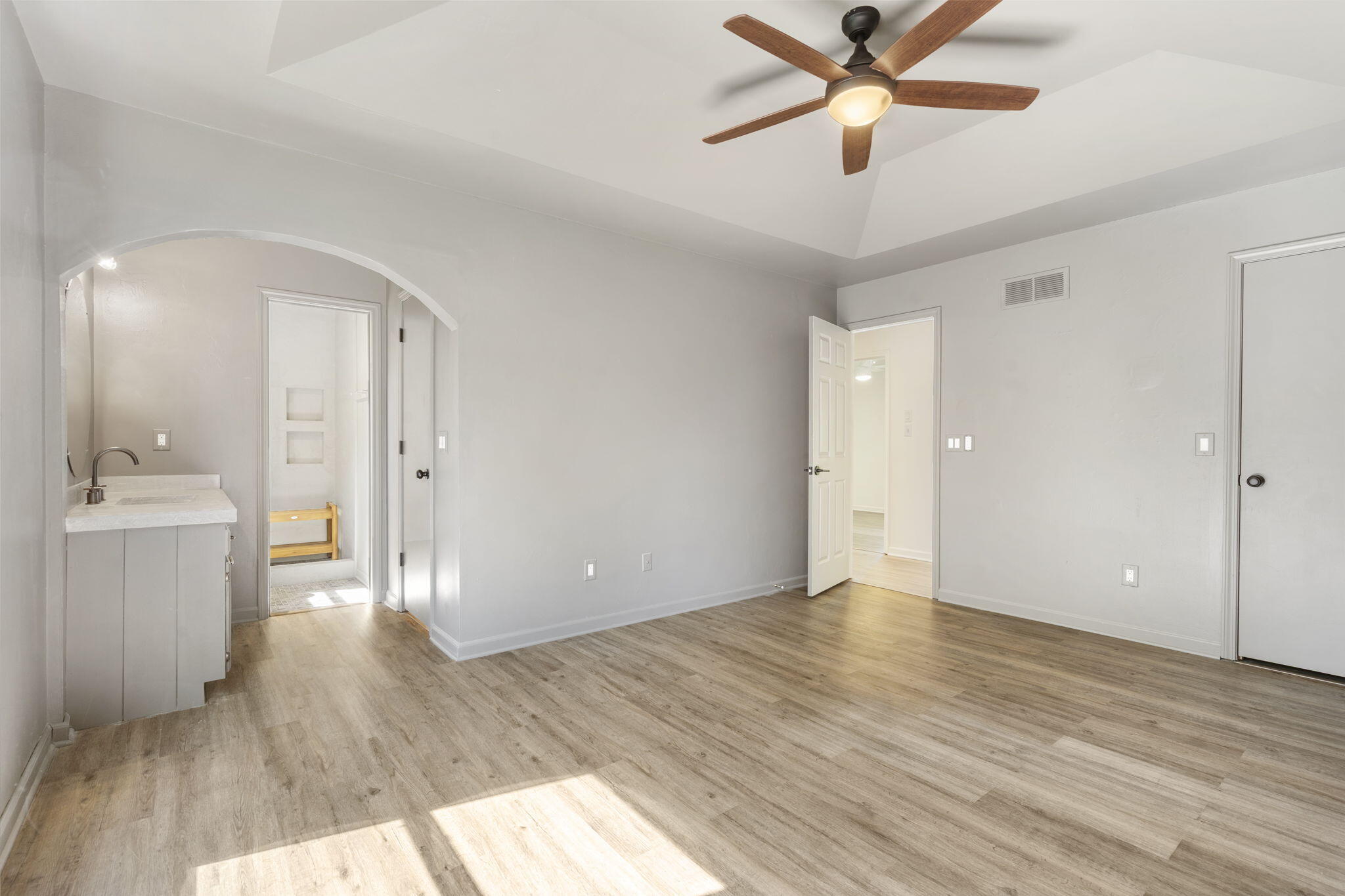 3864 S Hillcrest Avenue