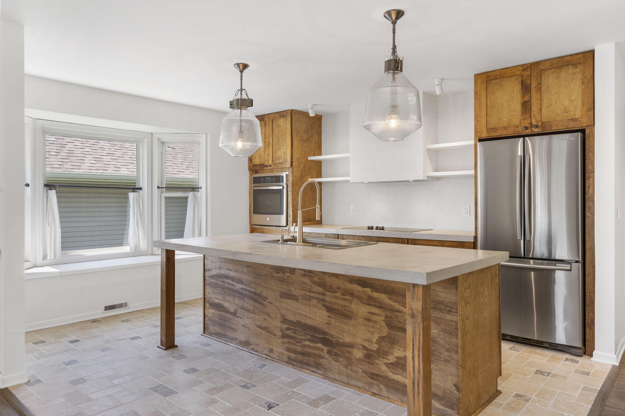 3864 S Hillcrest Avenue