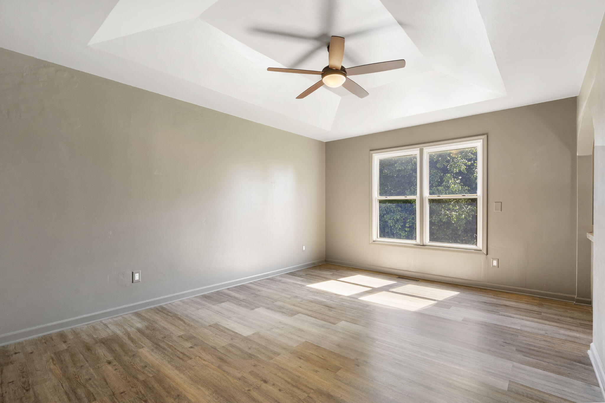 3864 S Hillcrest Avenue